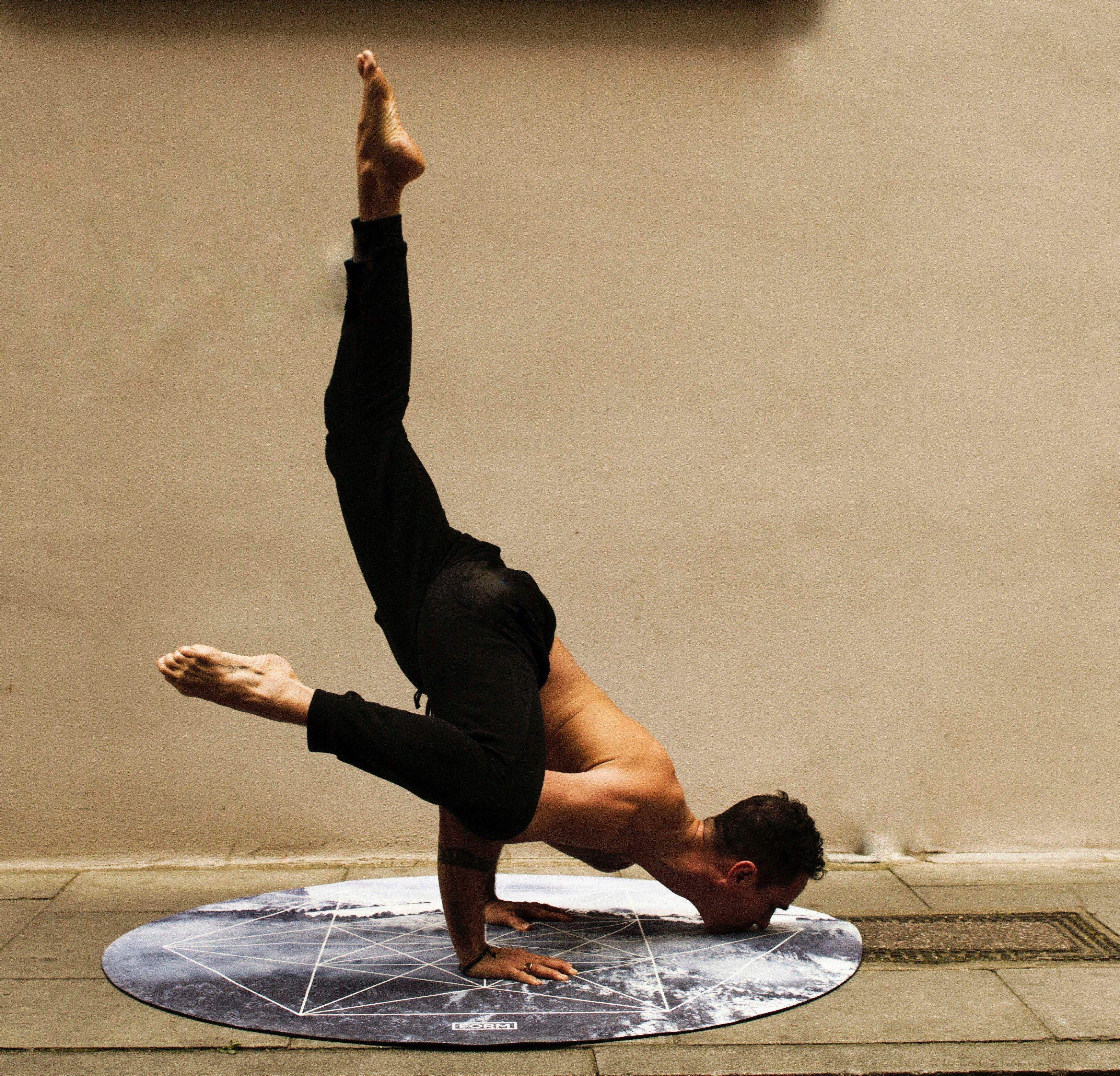 3264x3136 Wallpaper / man male yoga and exercise HD 4k wallpaper