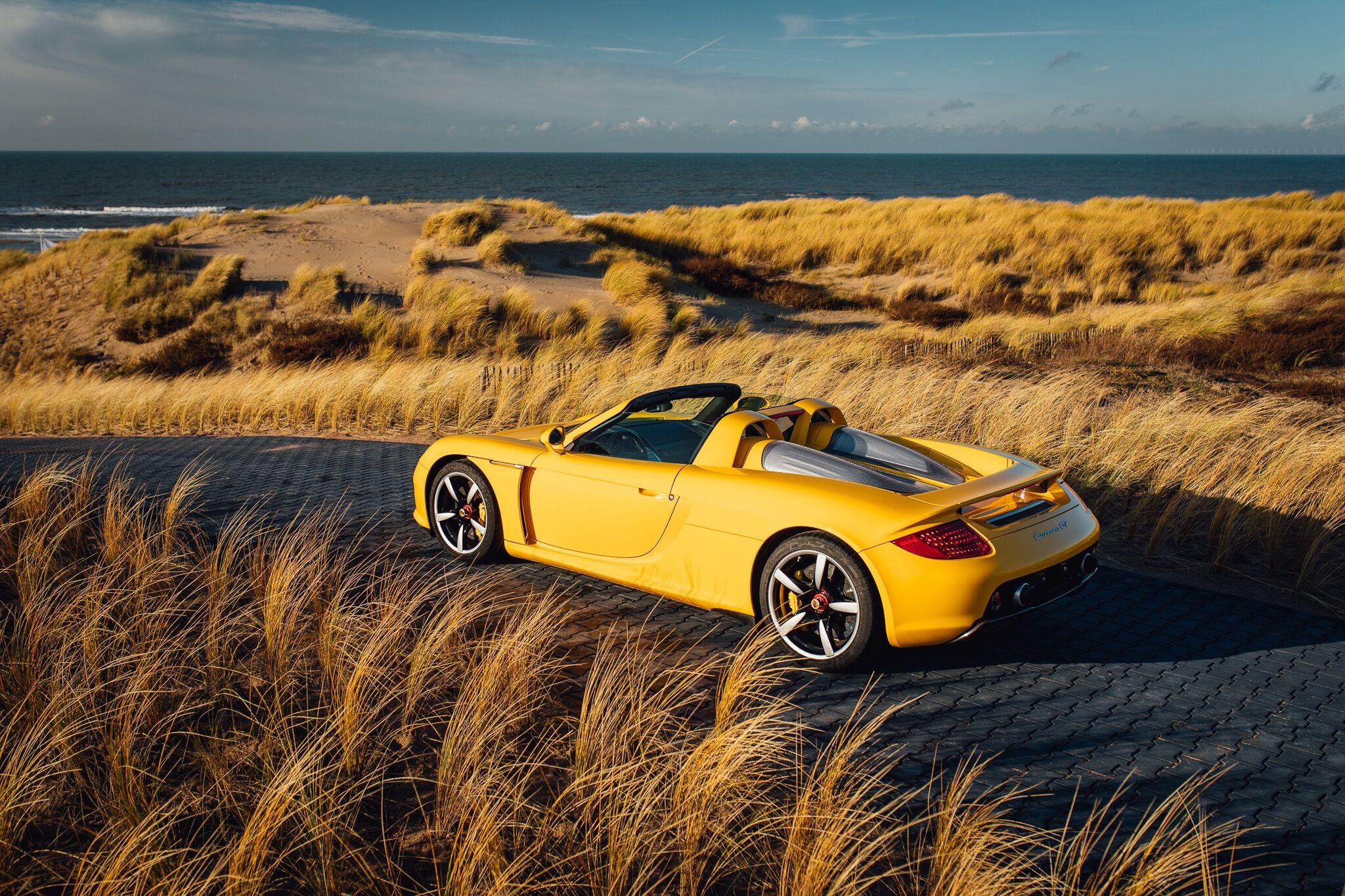2048x1365 Porsche Carrera GT Wallpaper