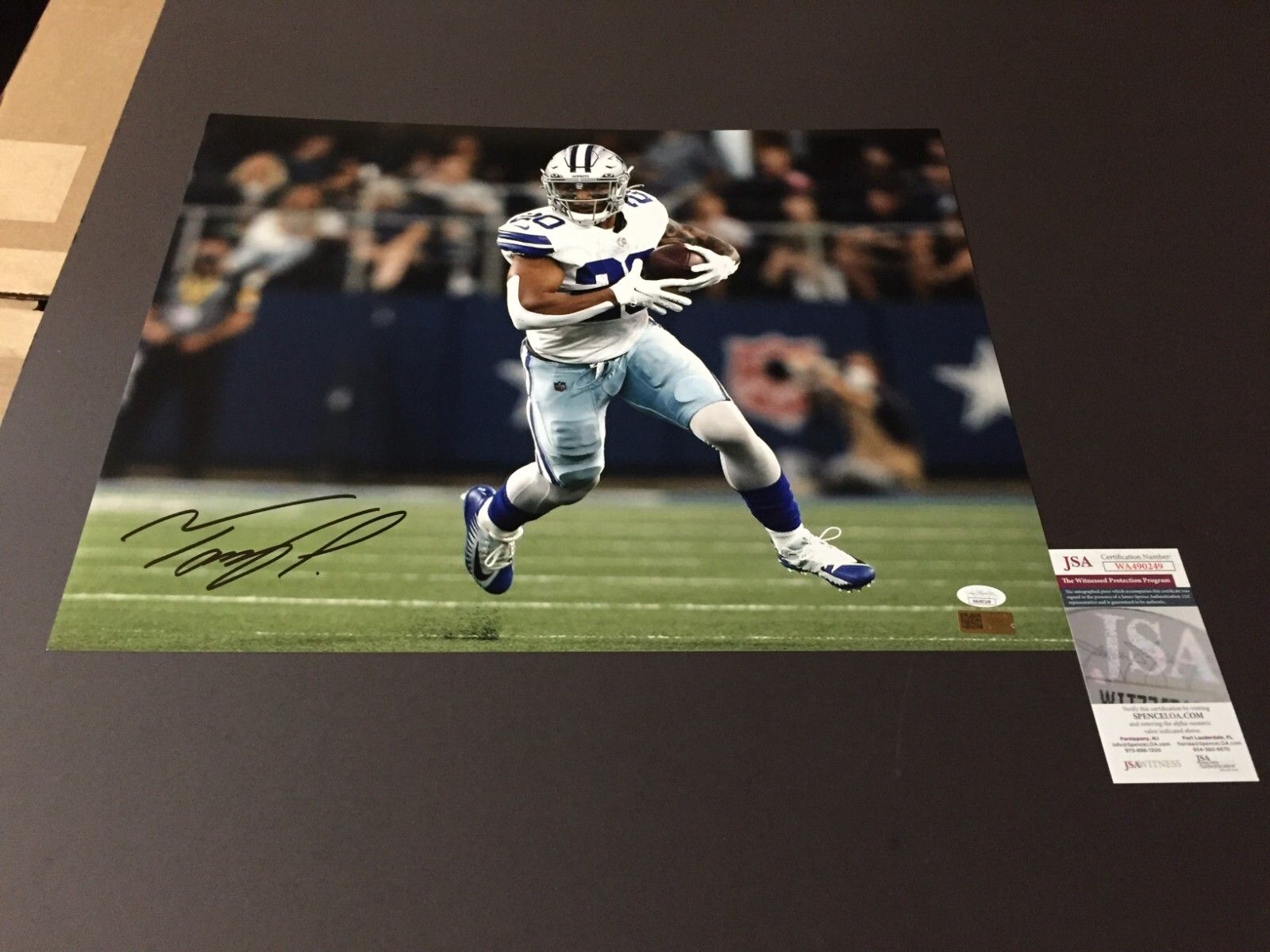 1600x1200 Tony Pollard Autographed Signed Dallas Cowboys 16X20 Photo