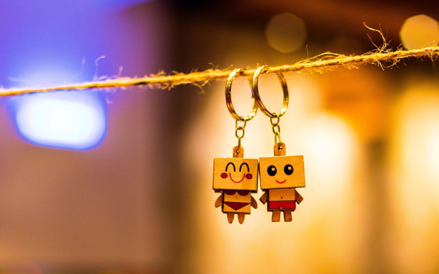 1440x900 Box Man Couple Key Chain 4K UHD Wallpaper for UltraHD Desktop and TV : Widescreen and UltraWide Display : Smartphone and Tablet Devices