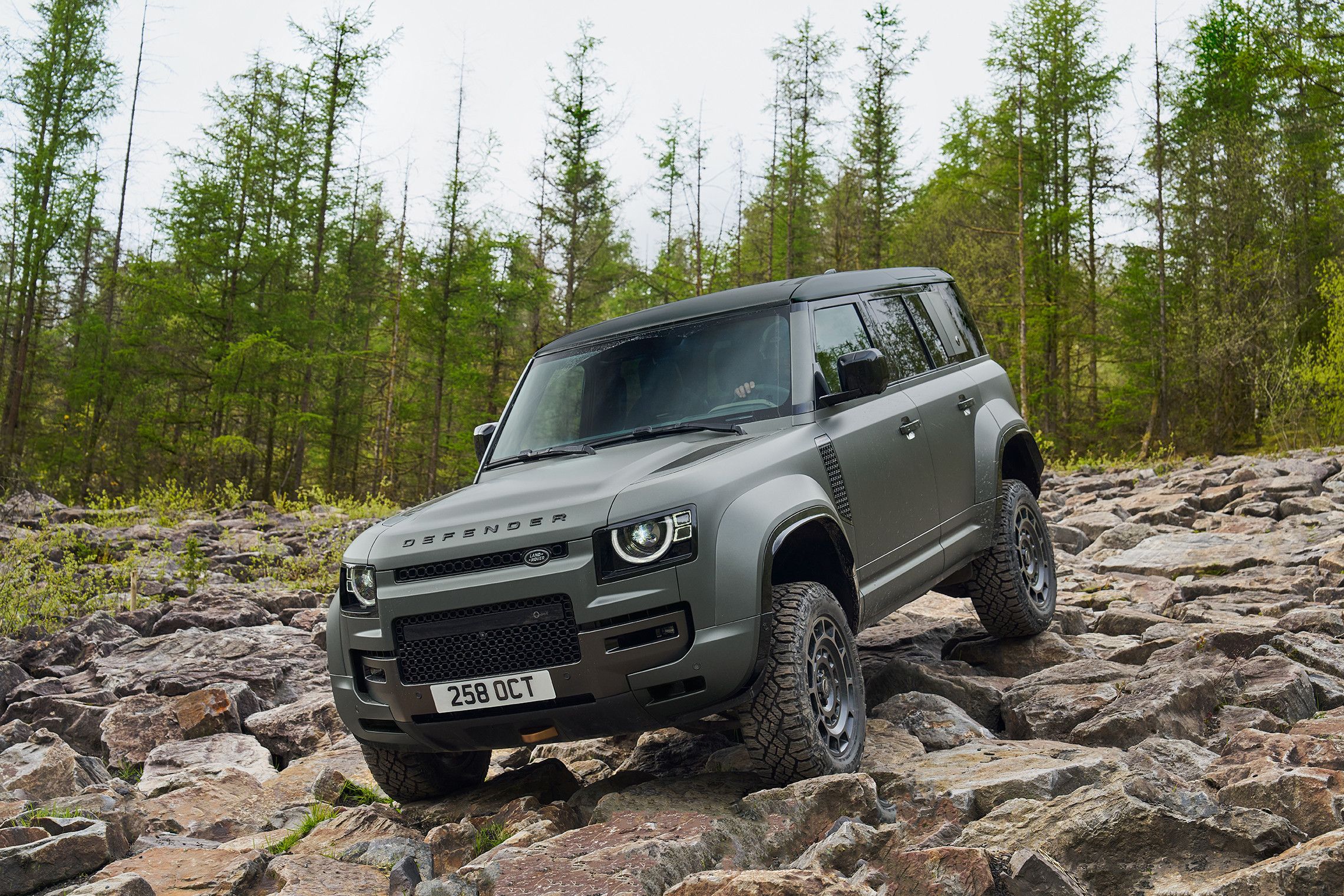 2281x1521 Land Rover Defender OCTA review: 'grip, grunt and hardiness'. Wallpaper*