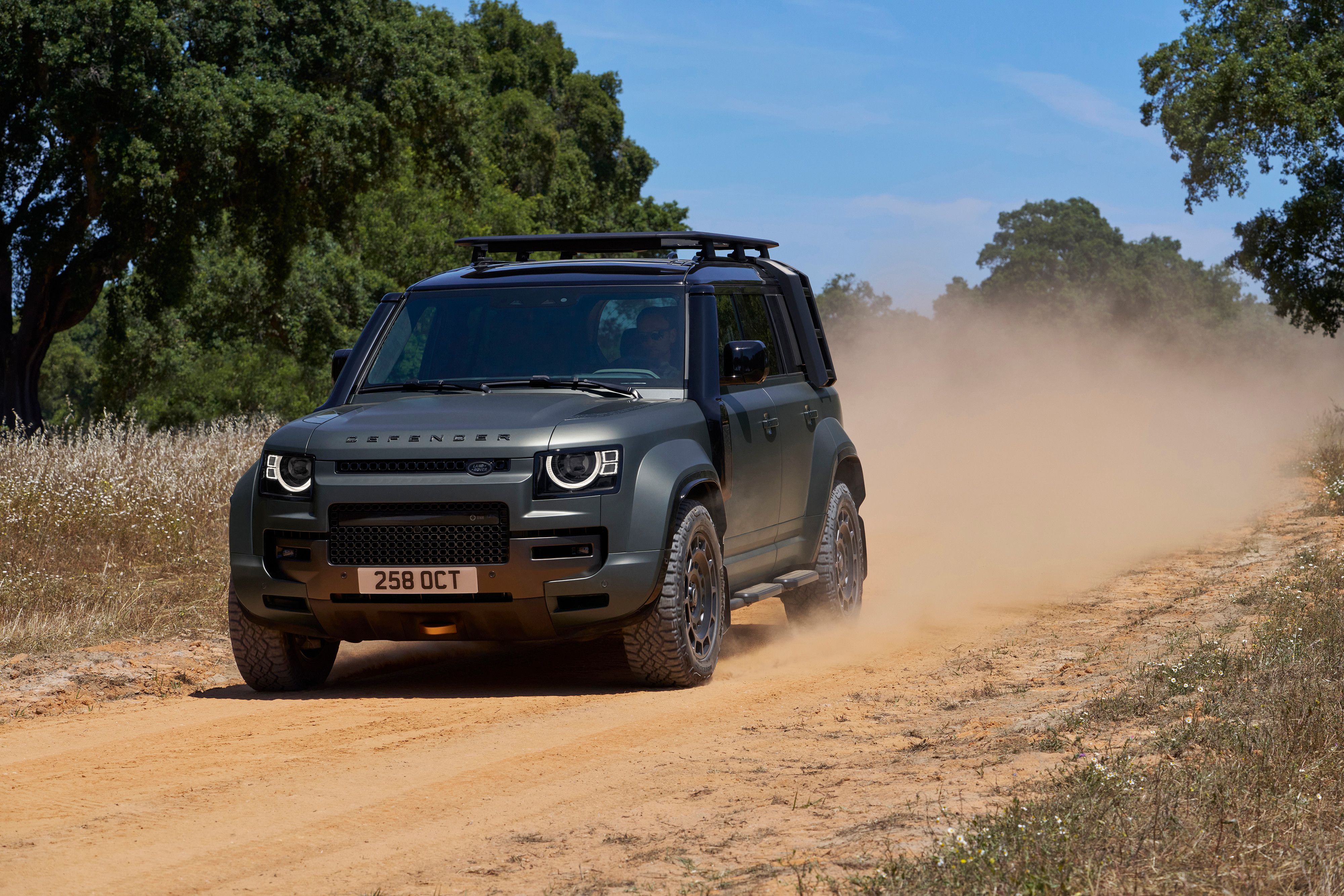 4000x2667 Land Rover Defender OCTA review: 'grip, grunt and hardiness'. Wallpaper*
