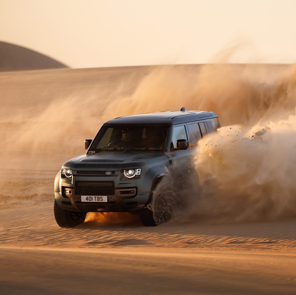 1200x1198 View Exterior Photo of the 2025 Land Rover Defender Octa