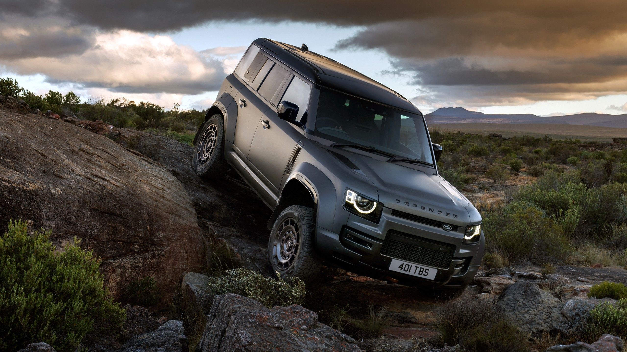 2560x1440 Defender OCTA Edition One 2025 Off Road Wallpaper Car Wallpaper