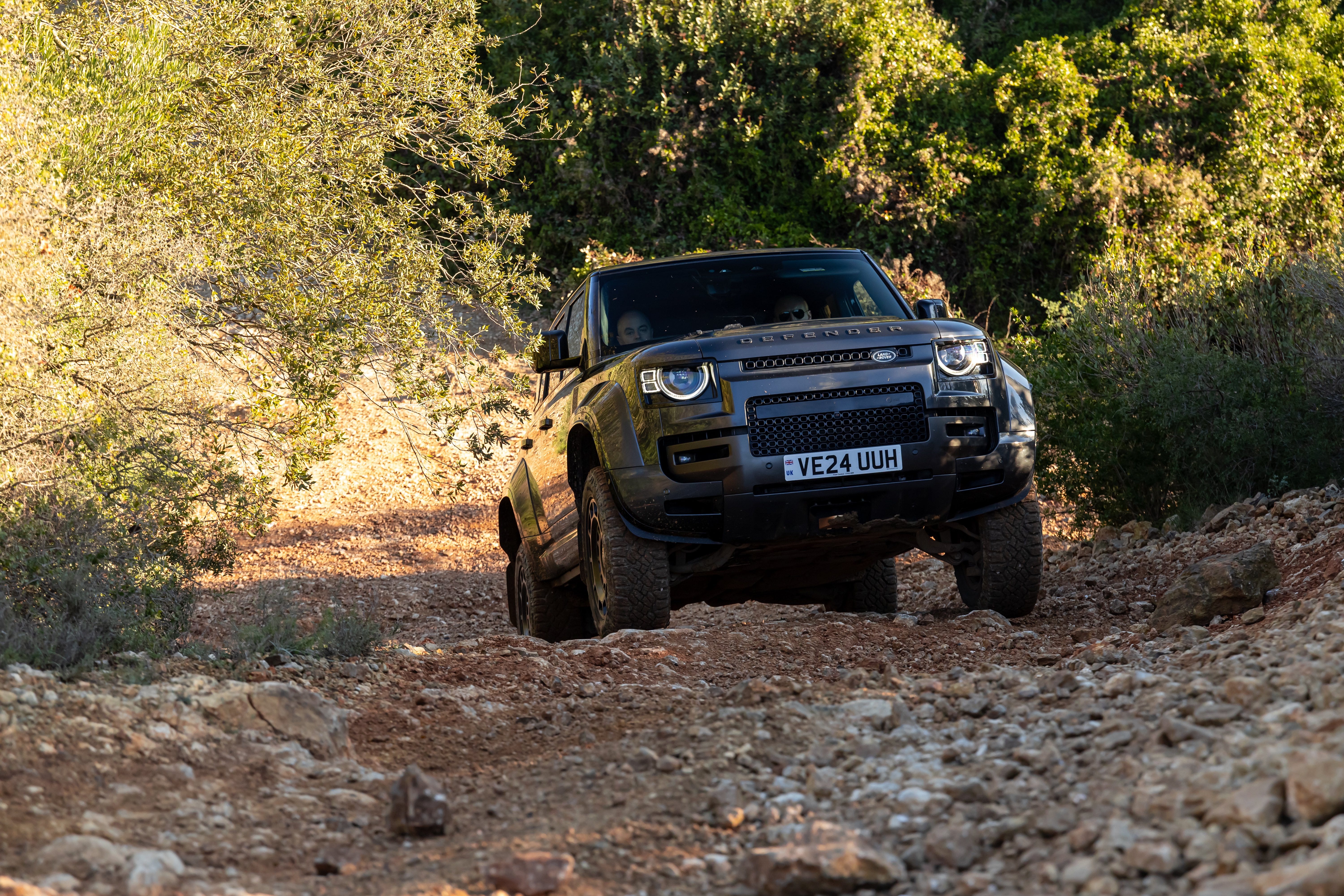 6000x4000 Land Rover Defender Octa: Gallery