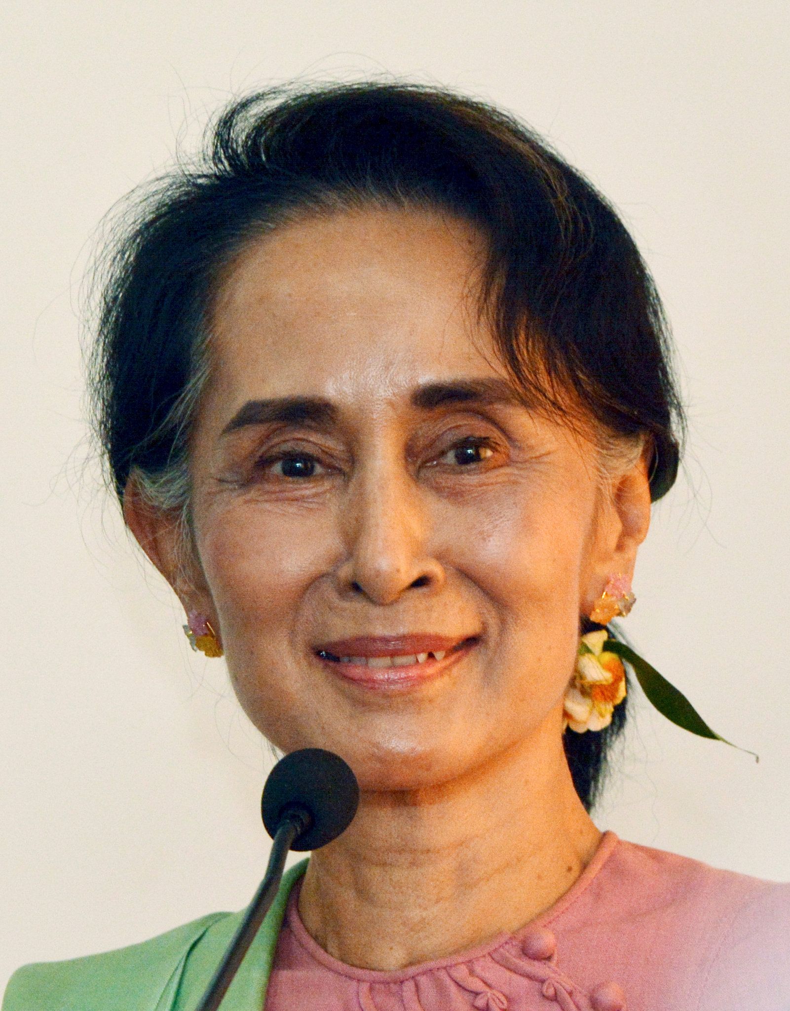 1601x2048 Aung San Suu Kyi Has Cataract Surgery, Her Doctor Says