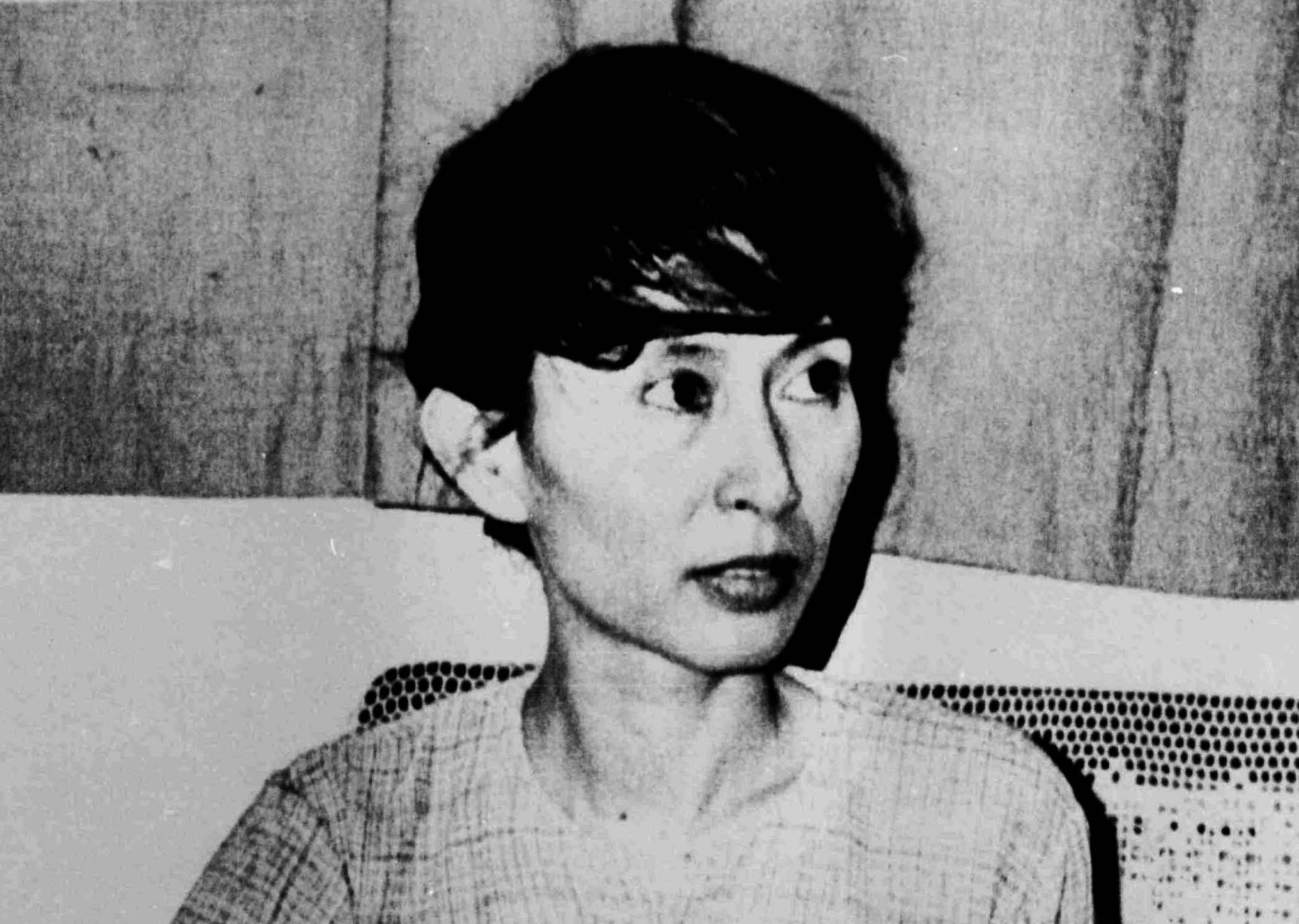 1920x1366 Fading Icon: Aung San Suu Kyi