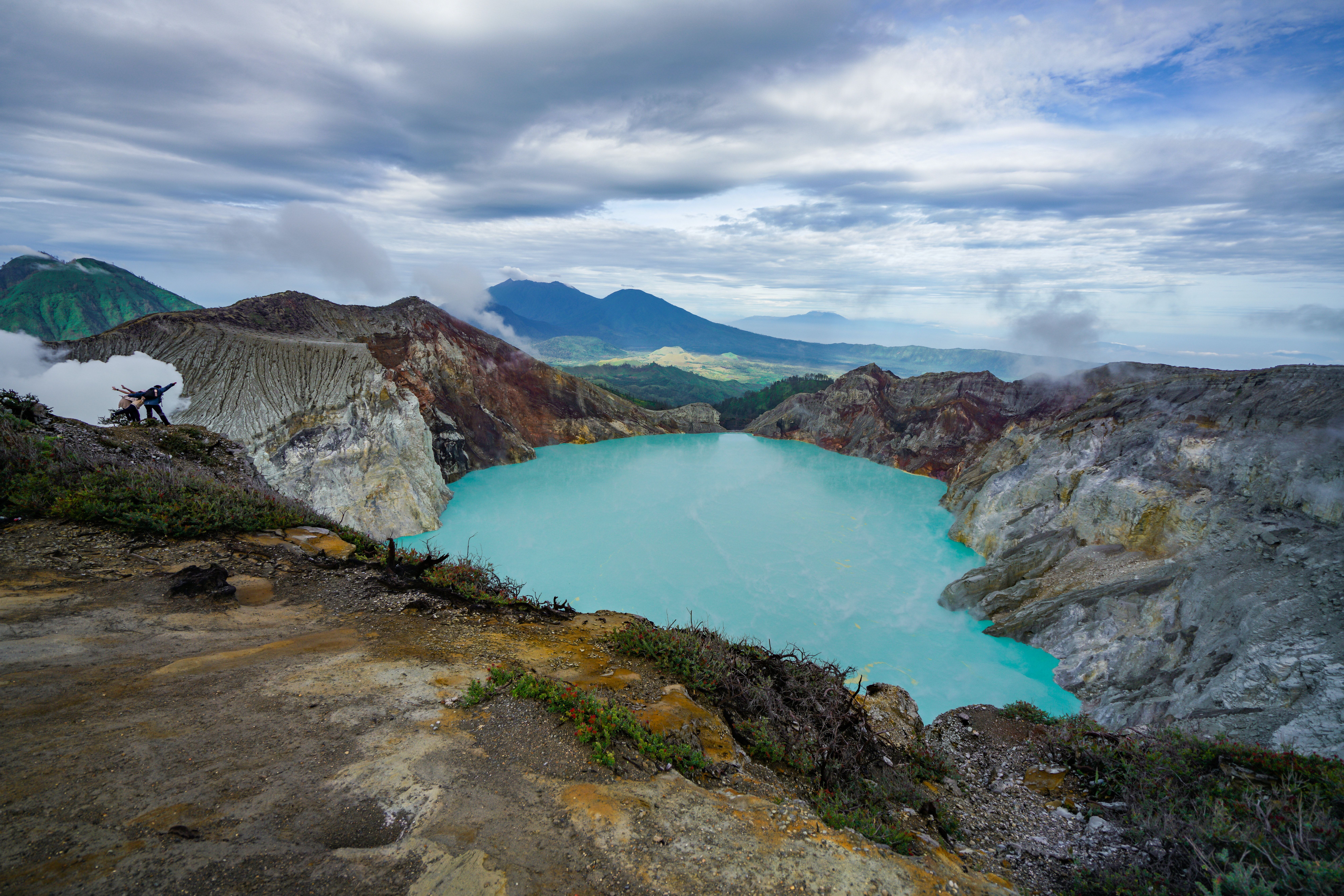7952x5304 Kawah Ijen Wallpaper