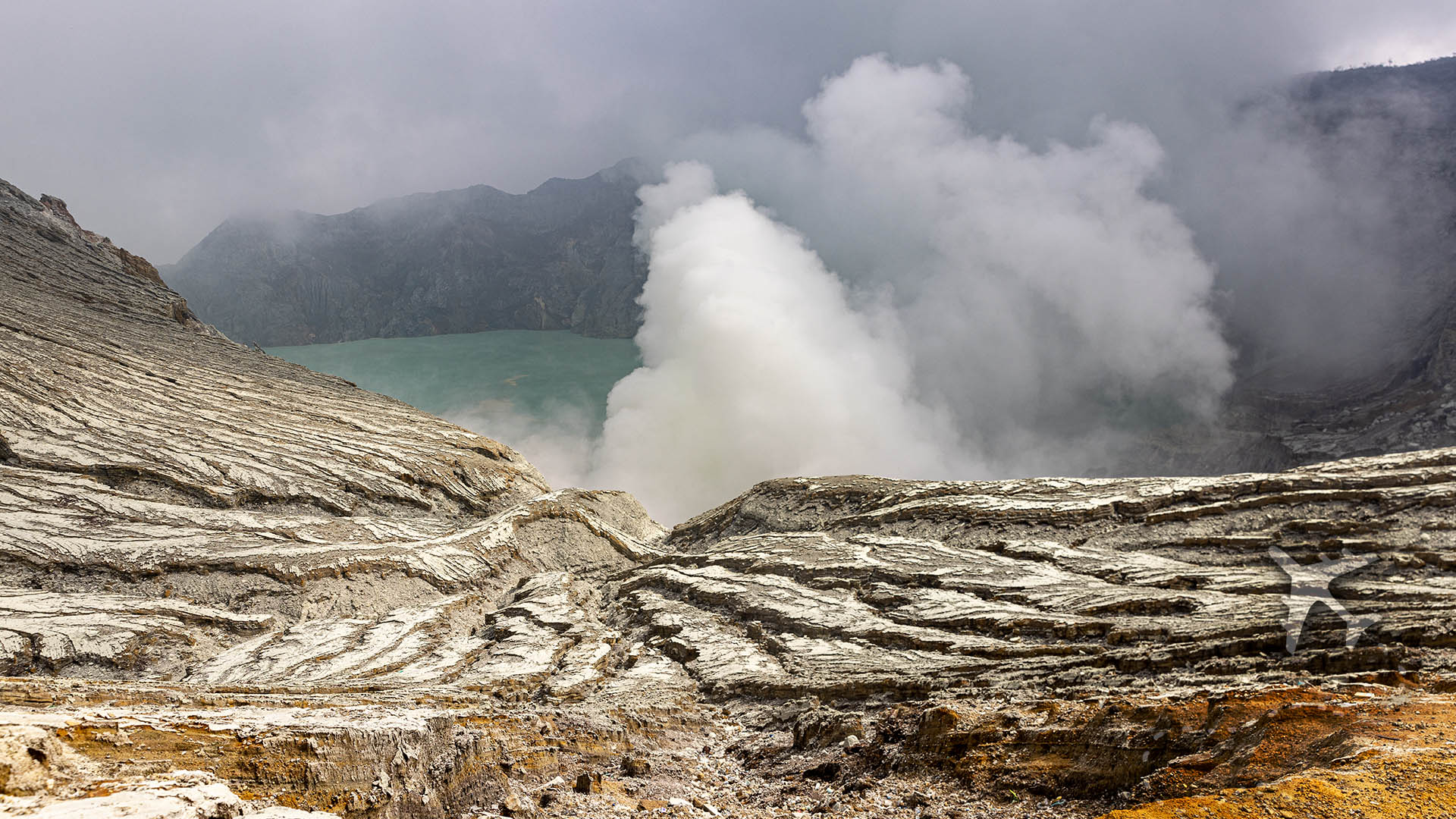 1920x1080 Exploring Kawah Ijen: The Phenomenon of Blue Flame