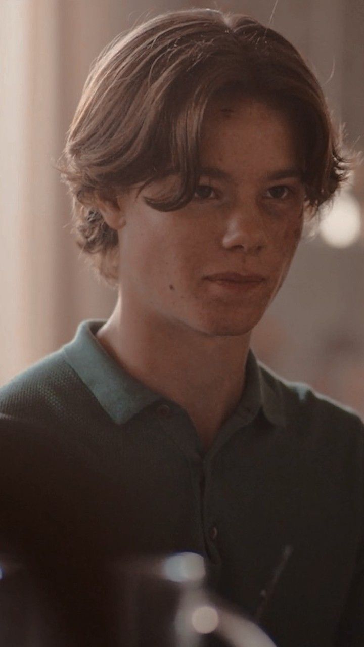 720x1280 Young royals