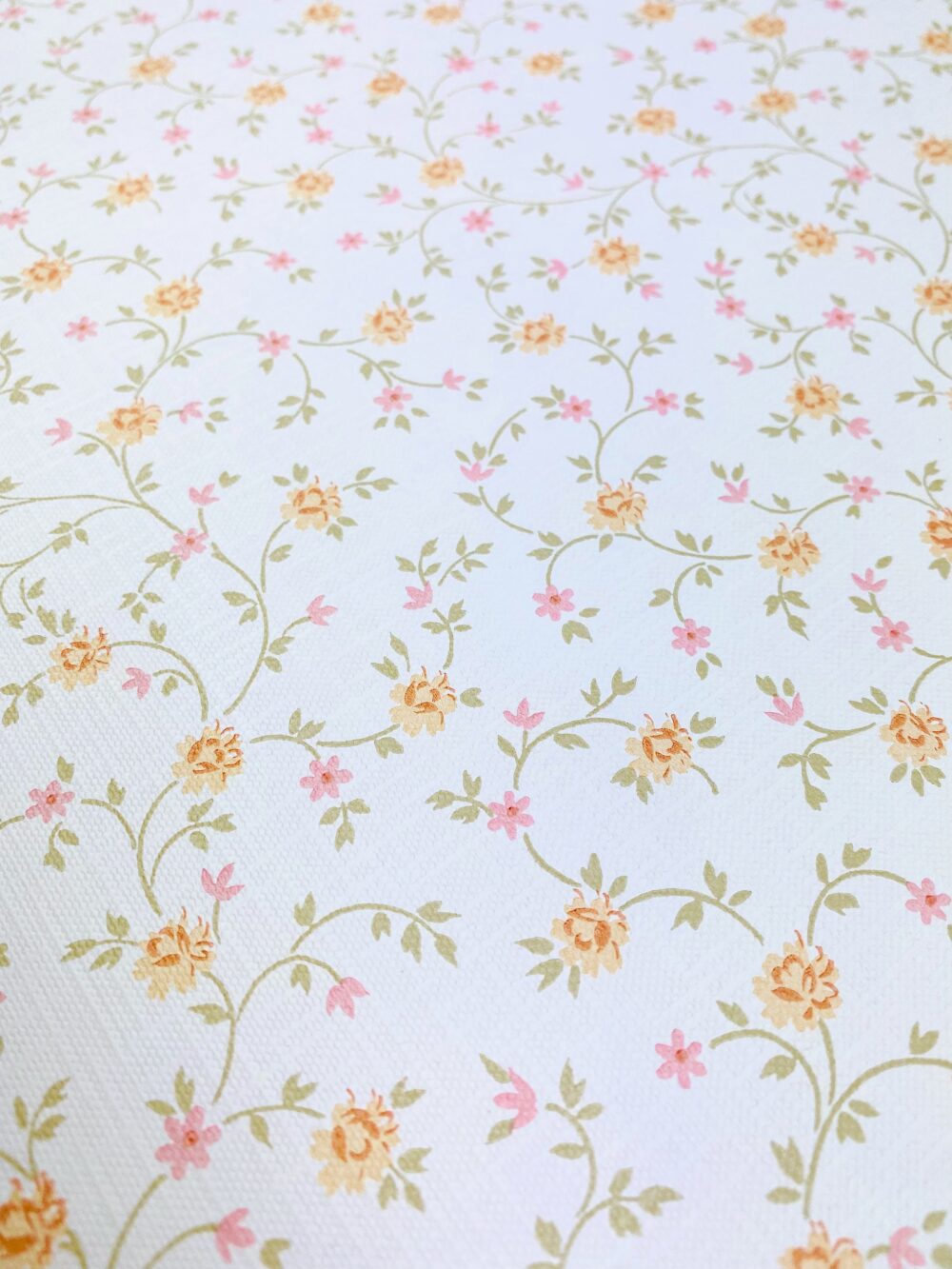 1000x1333 Retro Small Flower Wallpaper Pink and Orange