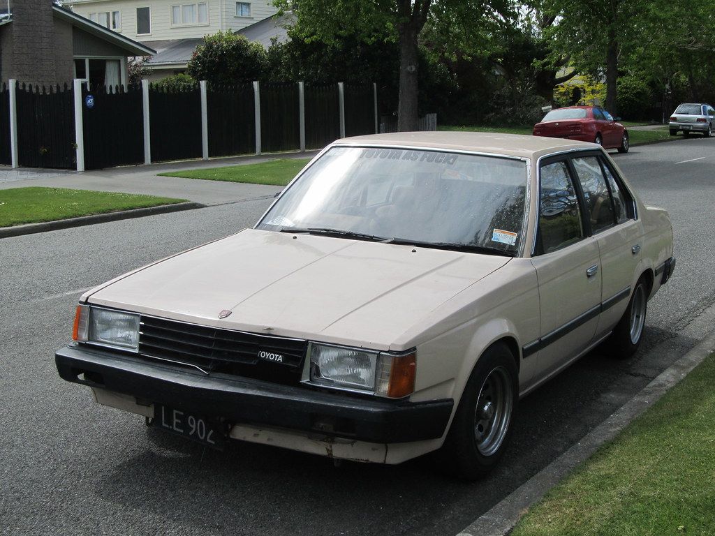1024x768 Toyota Corona 1.6. Decal on the windscreen says it all