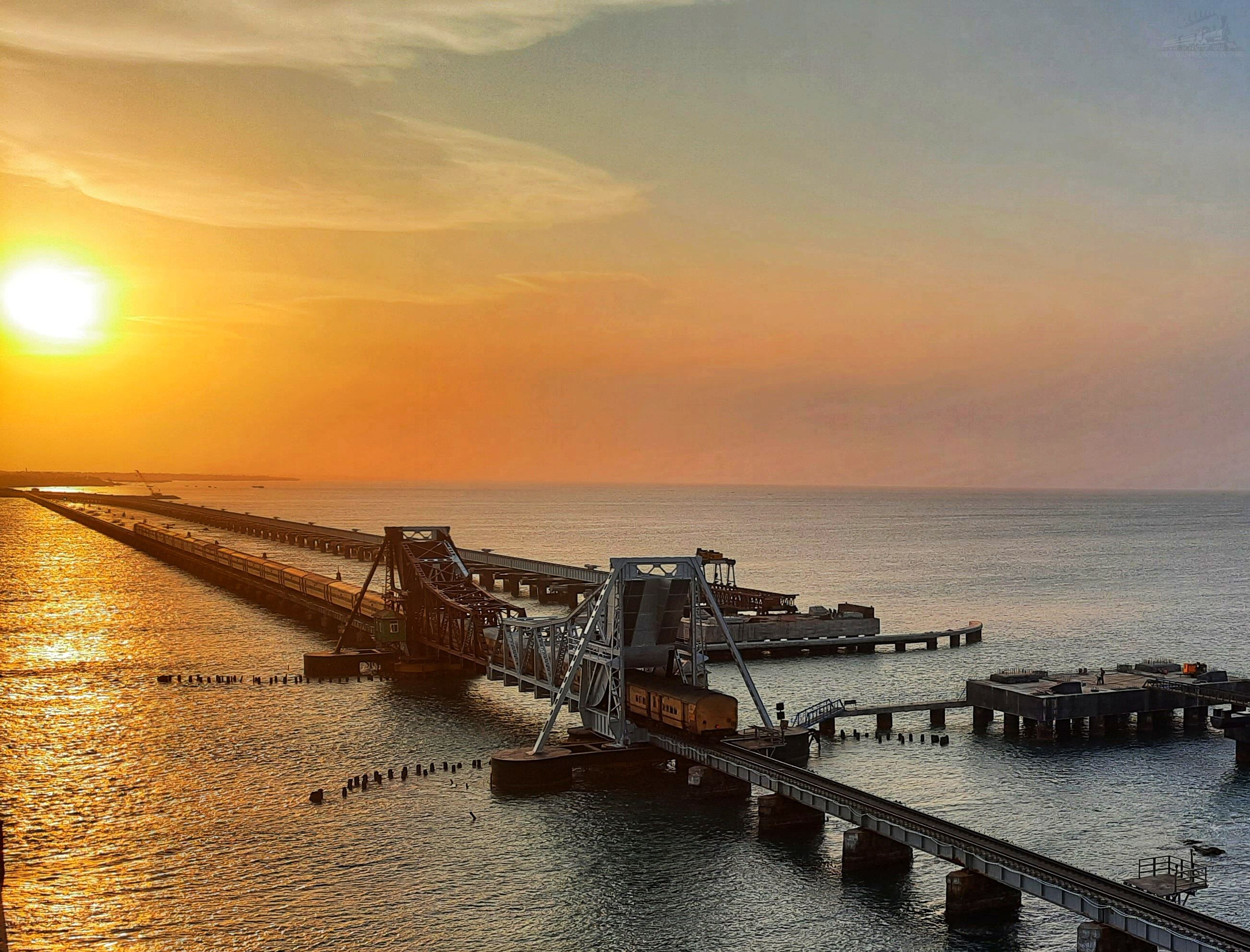 2604x1983 चित्र:A Magnificient Evening Sunset With Pamban Railway Bridge and Boat Mail Express Passes Through this Pamban Railway Bridge !- विकिपीडिया