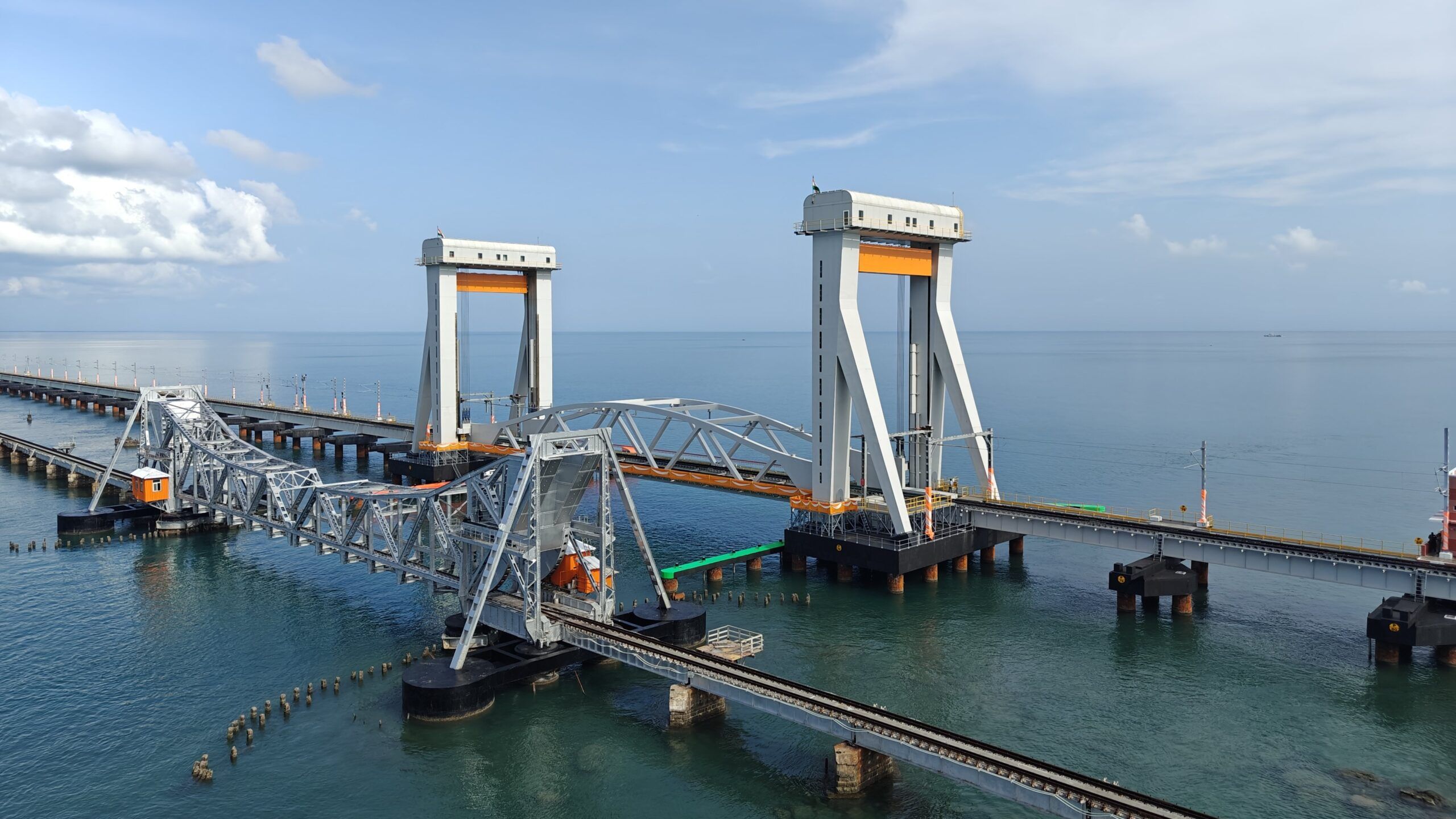 2560x1440 Faster, Resilient: The High Tech Successor To The Iconic Century Old Pamban Rail Bridge