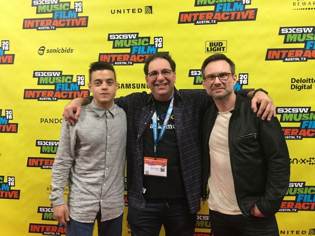 1024x768 Hanging out with Mr. Robot