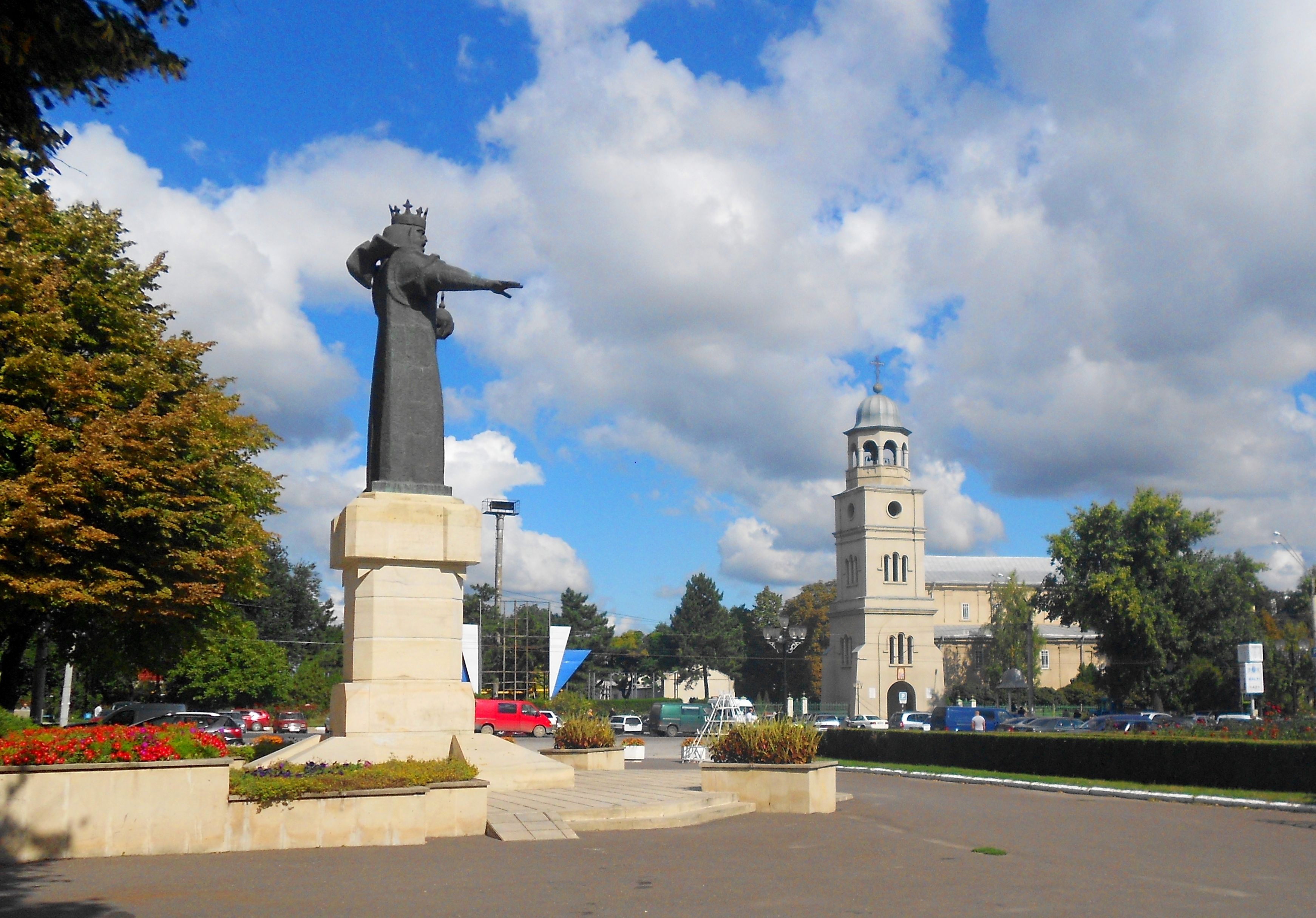 3484x2429 Piața Independenței din Bălți