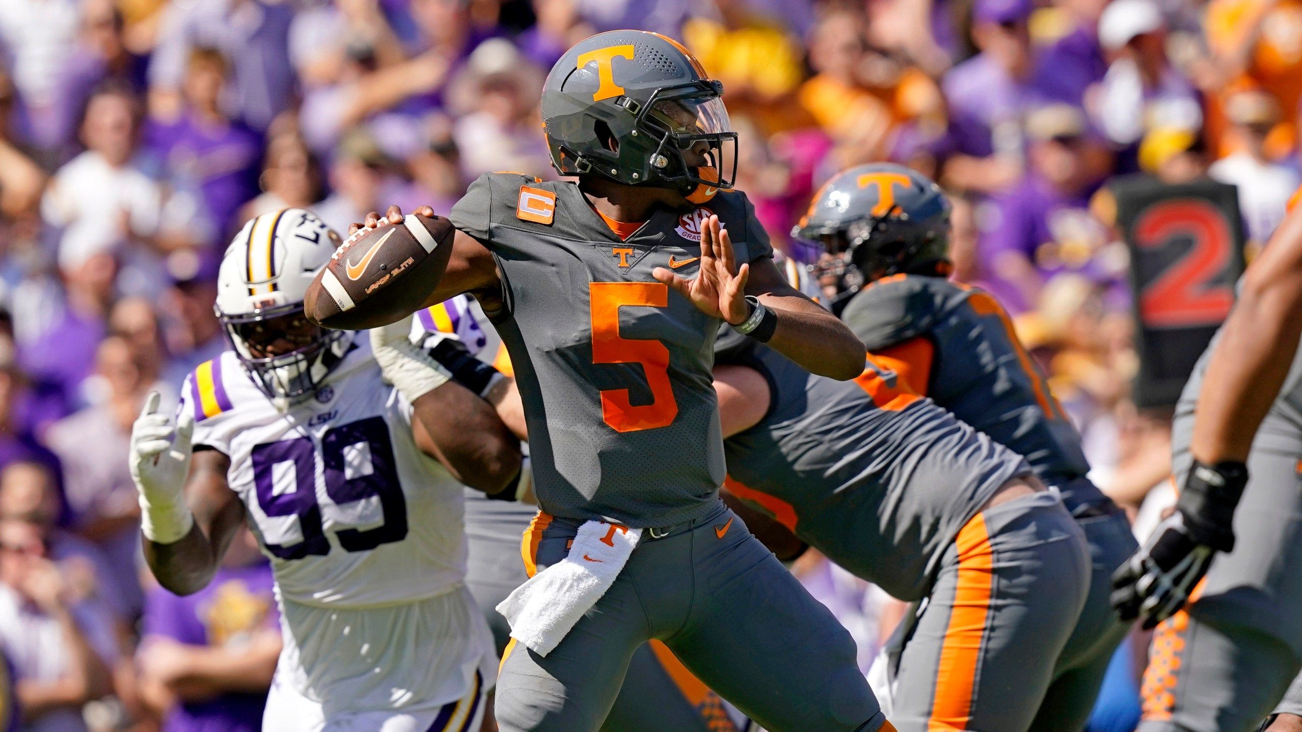 2560x1440 Young vs. Hooker a scintillating QB matchup if it happens