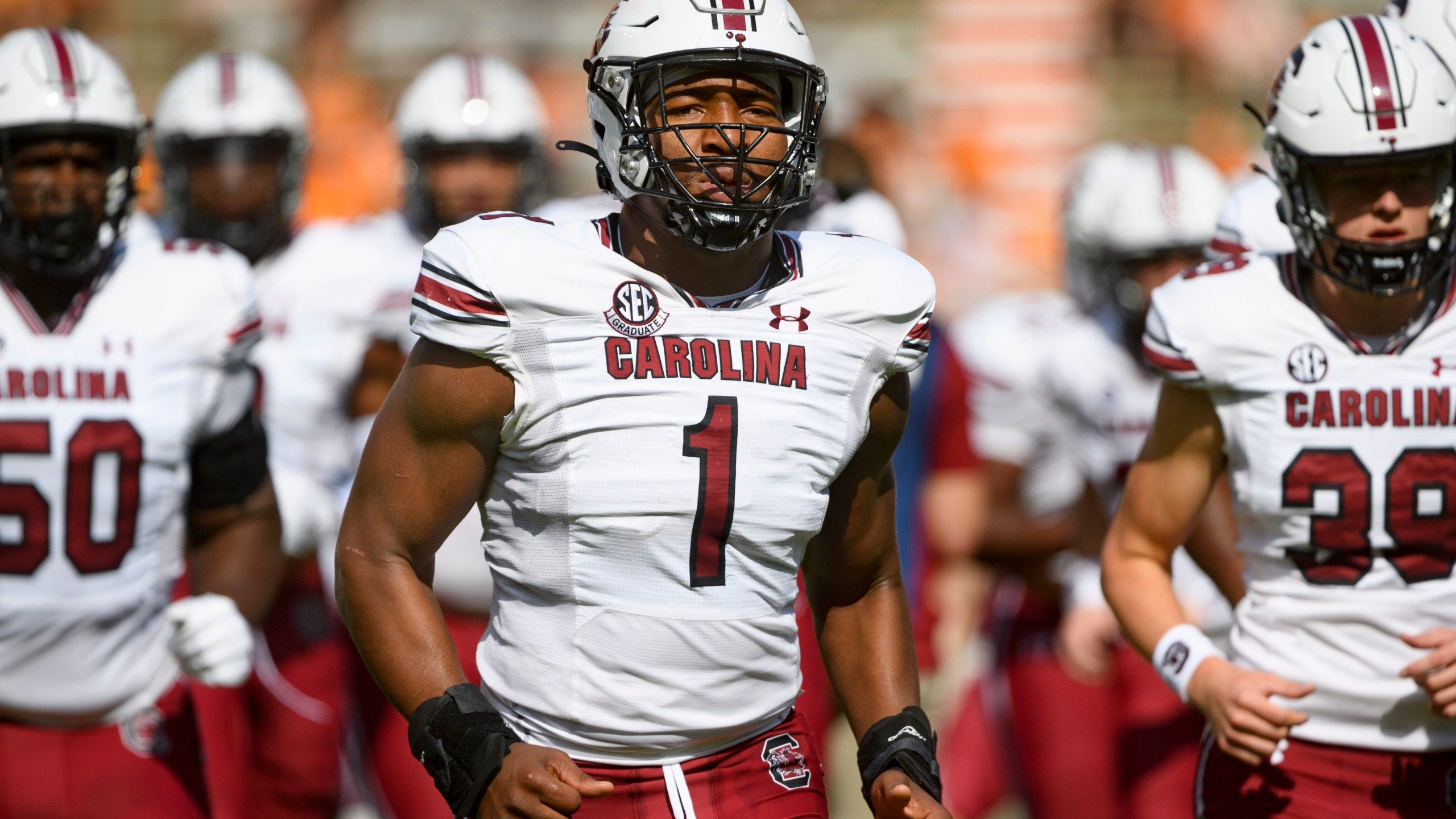 2560x1440 Hooker Throws Three TDs, Leads Tennessee Past South Carolina