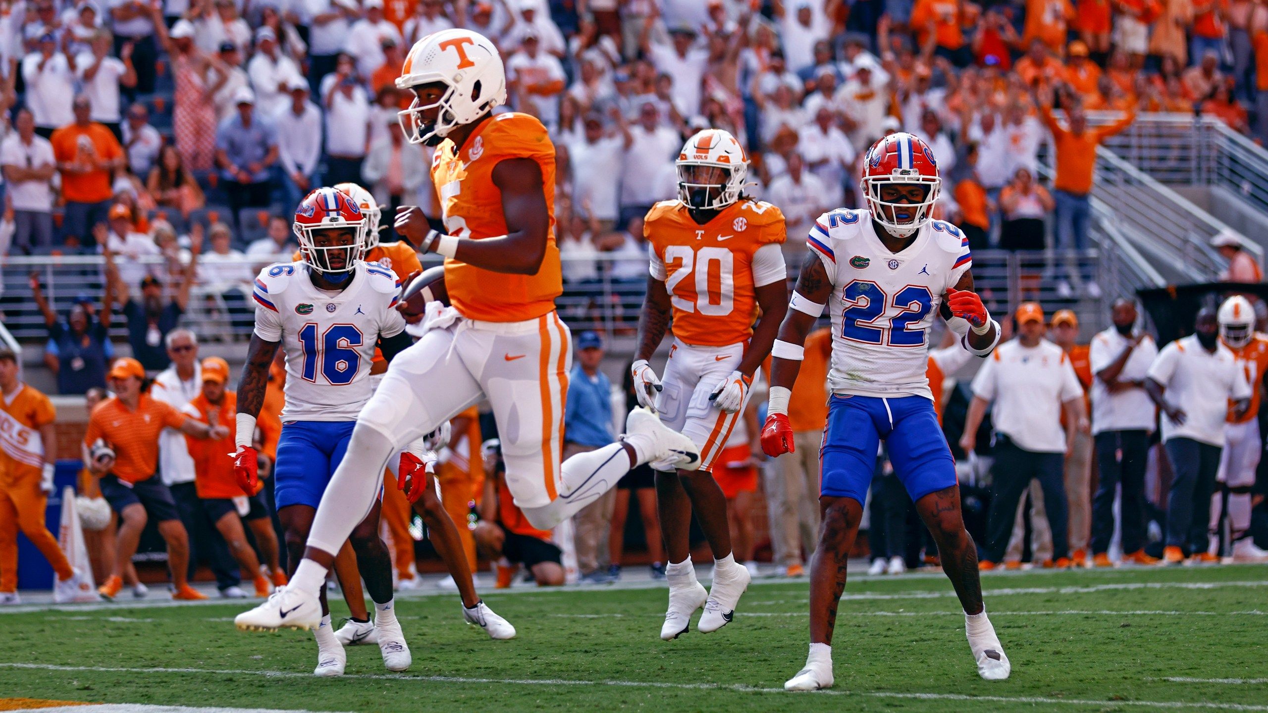 2560x1440 University of Tennessee wrangles the Florida Gators in first vistory over Florida since 2016
