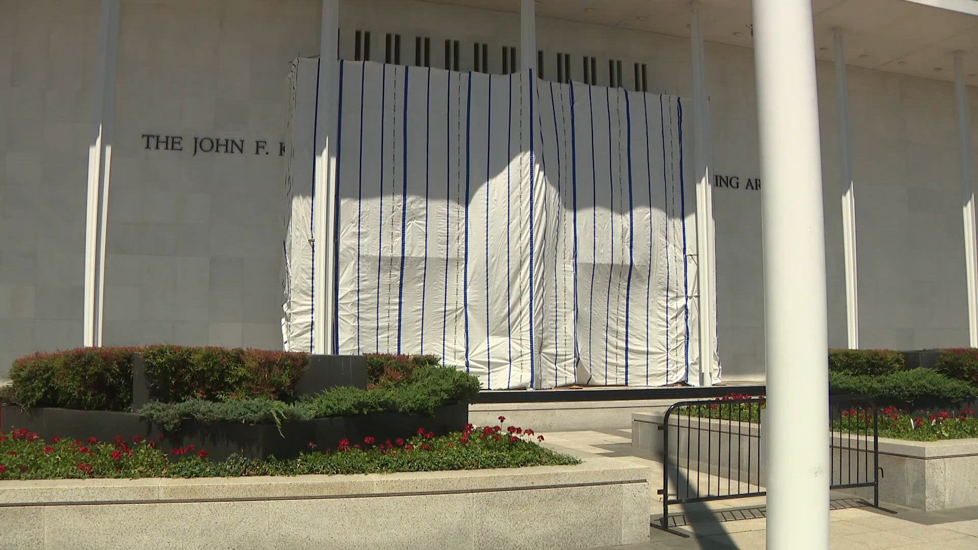1920x1080 Kennedy Center board votes to close for renovations and add Trump’s name to the building