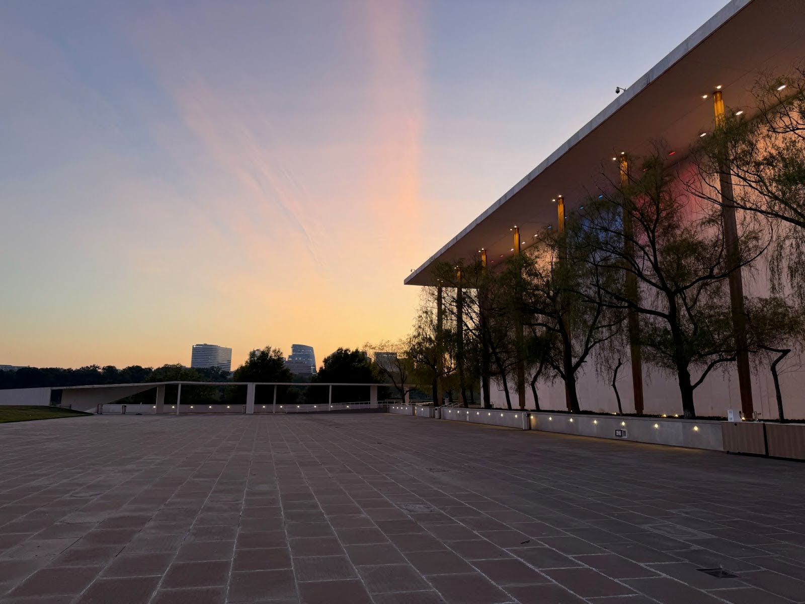 1600x1200 Trump to close Kennedy Center, amidst host of other changes