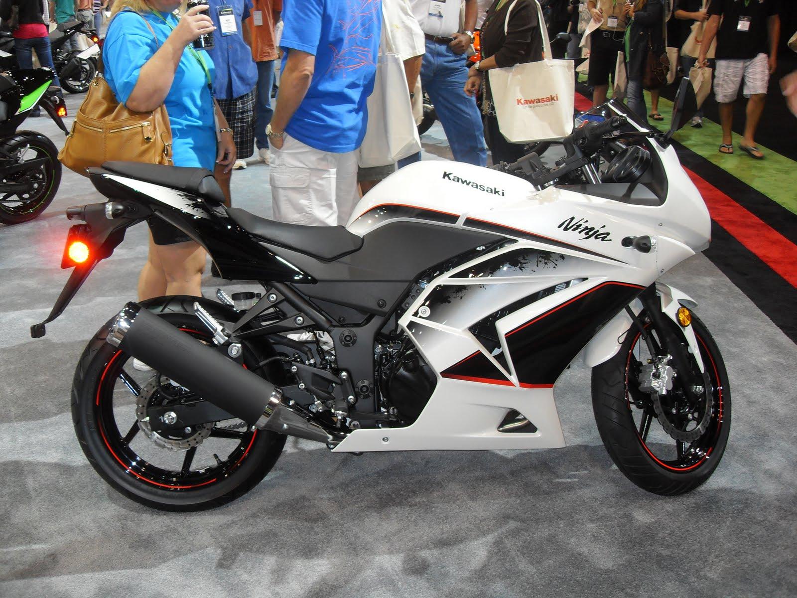 2010 Kawasaki Ex250 Ninja Wallpaper For Iphone
