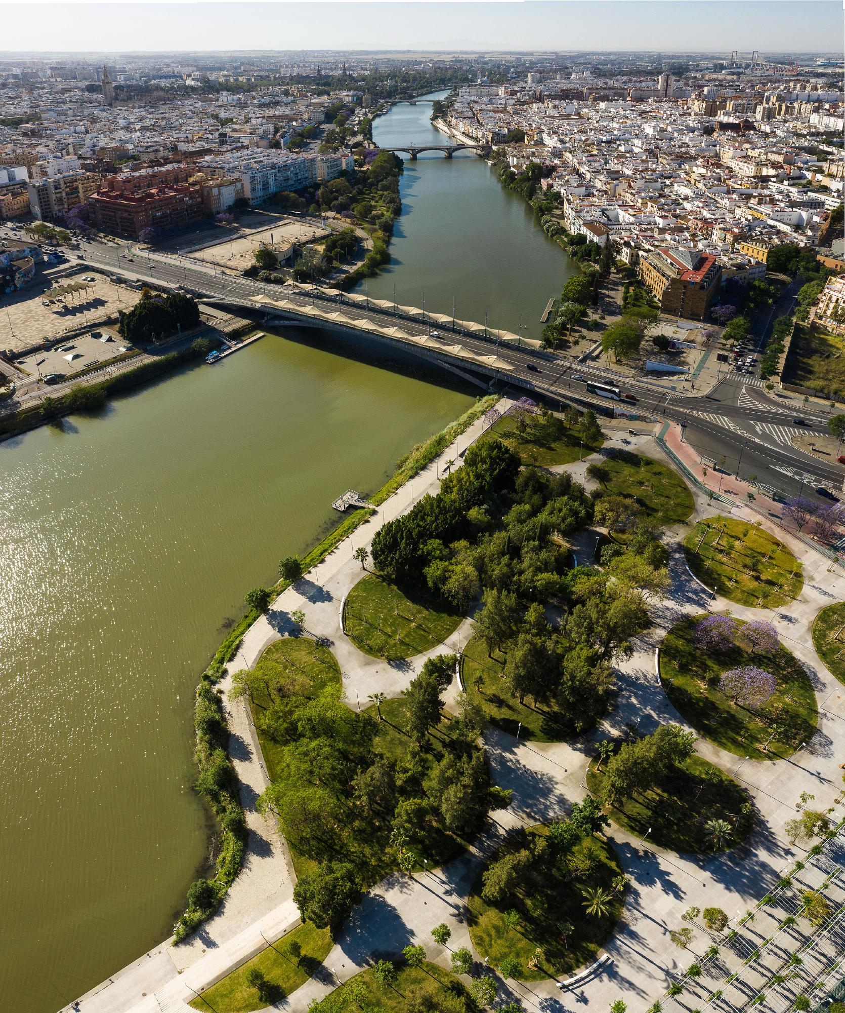 1670x2000 Guillermo Vazquez Consuegra, Fernando Alda, Pablo Fernández Díaz–Fierros · Parque de Magallanes · Divisare