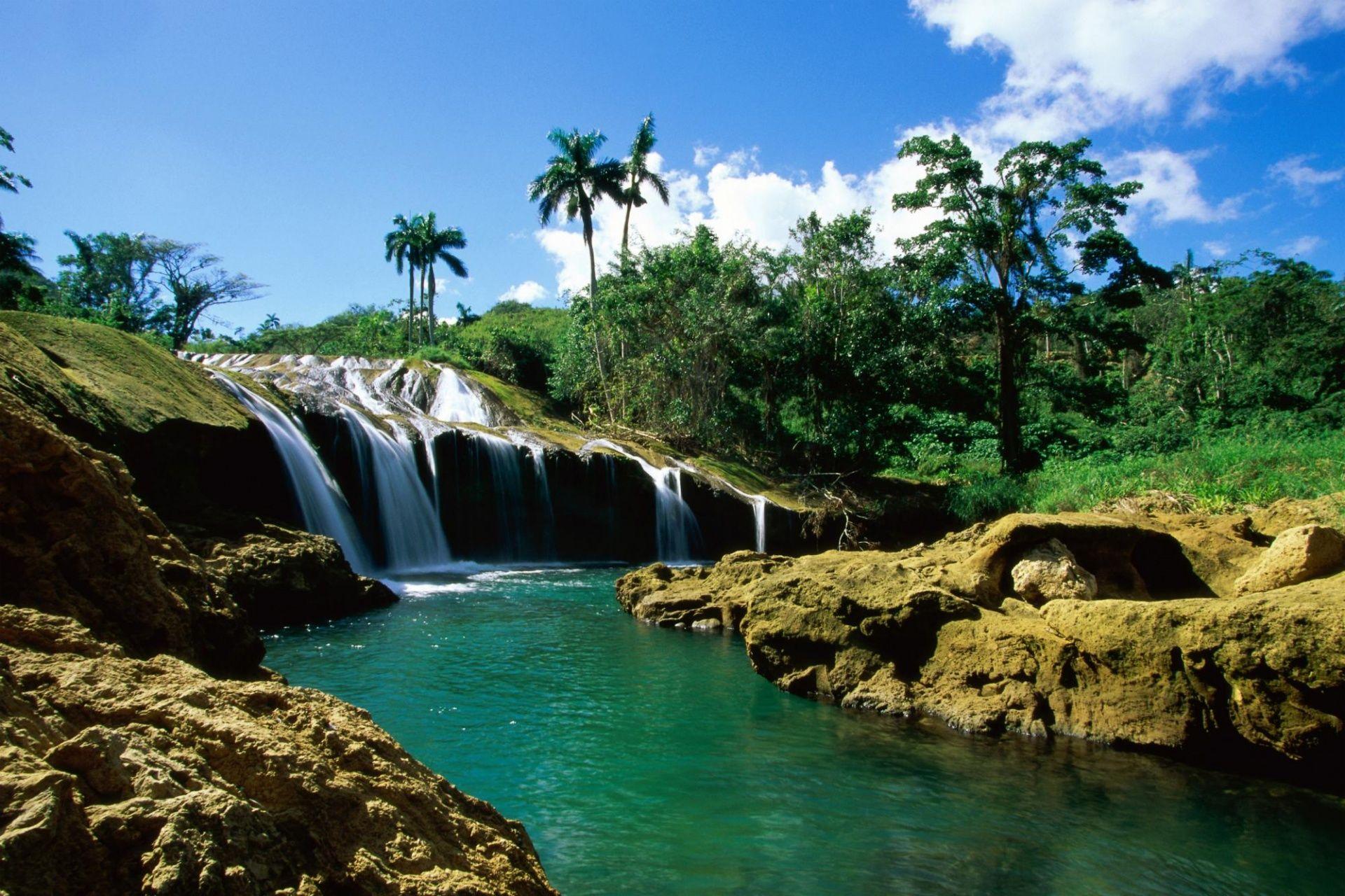 1920x1280 Paisagem de rio com Cachoeira Wallpaper