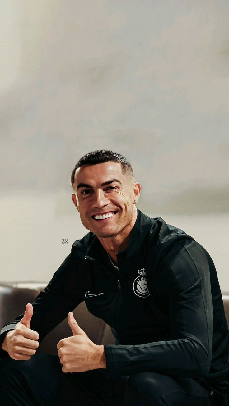 736x1307 Ronaldo cristiano aesthetic. Ronaldo happy wallpaper, Ronaldo cristiano photohoot, Foto cristiano ronaldo