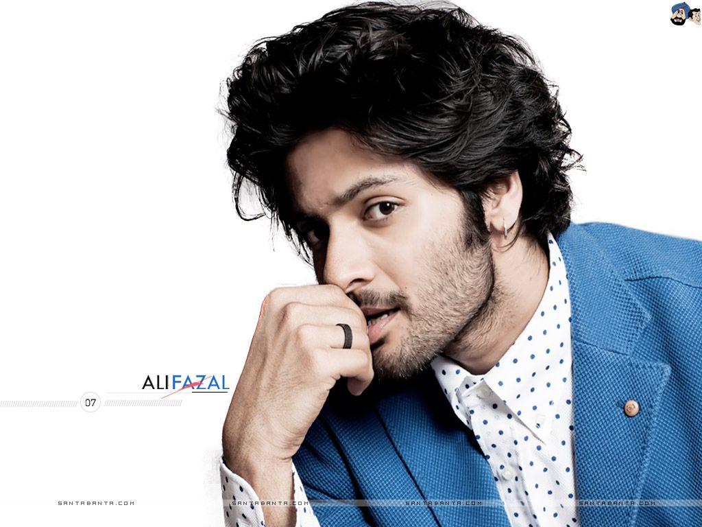 1024x768 Hot HD Wallpaper of Bollywood Stars & Actors. Indian Celebs Photo