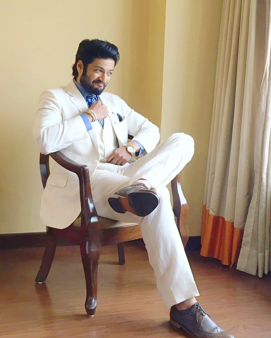 1080x1349 Ali Fazal Wallpaper