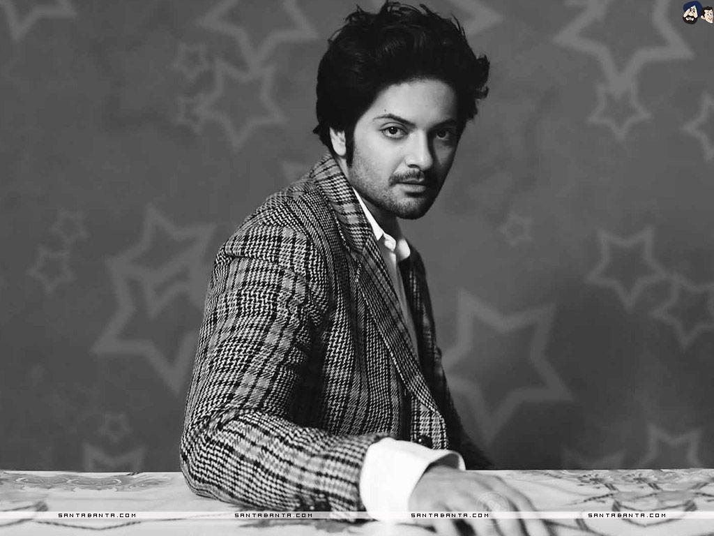 1024x768 Hot HD Wallpaper of Bollywood Stars & Actors. Indian Celebs Photo