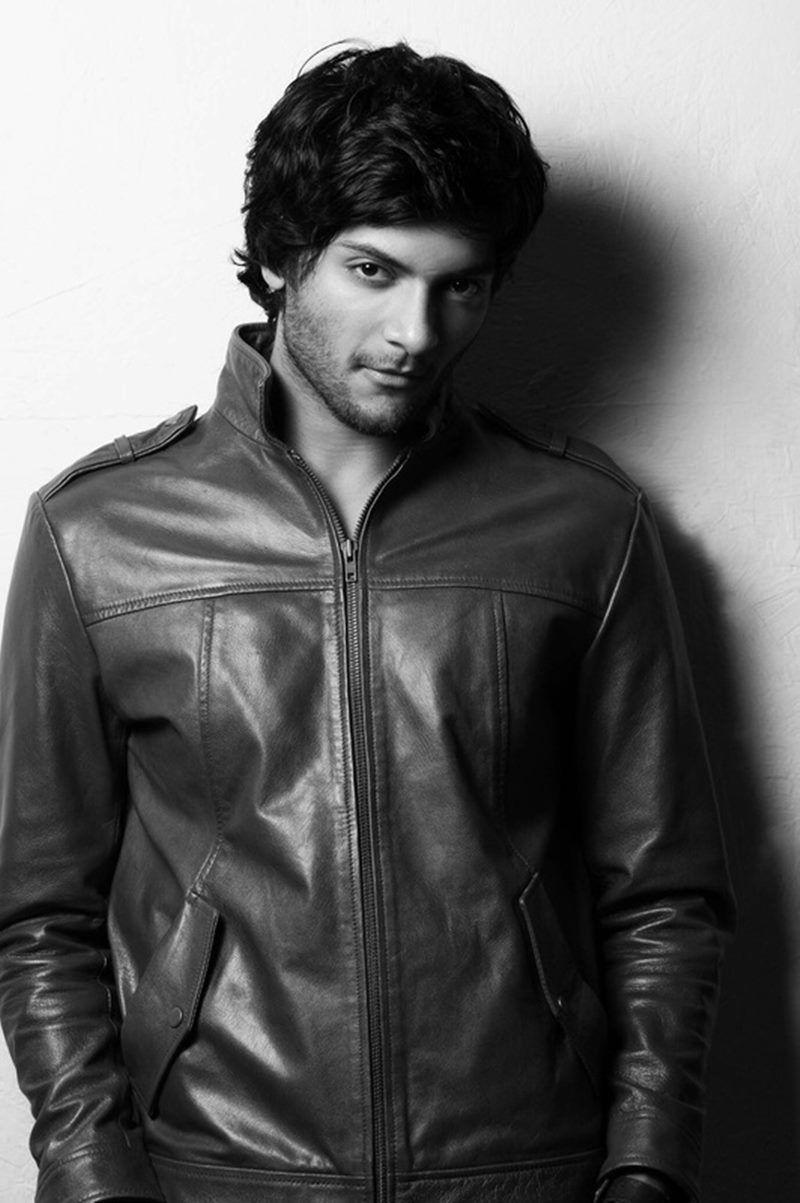Ali Fazal Wallpapers Top Free Ali Fazal Backgrounds WallpaperAccess