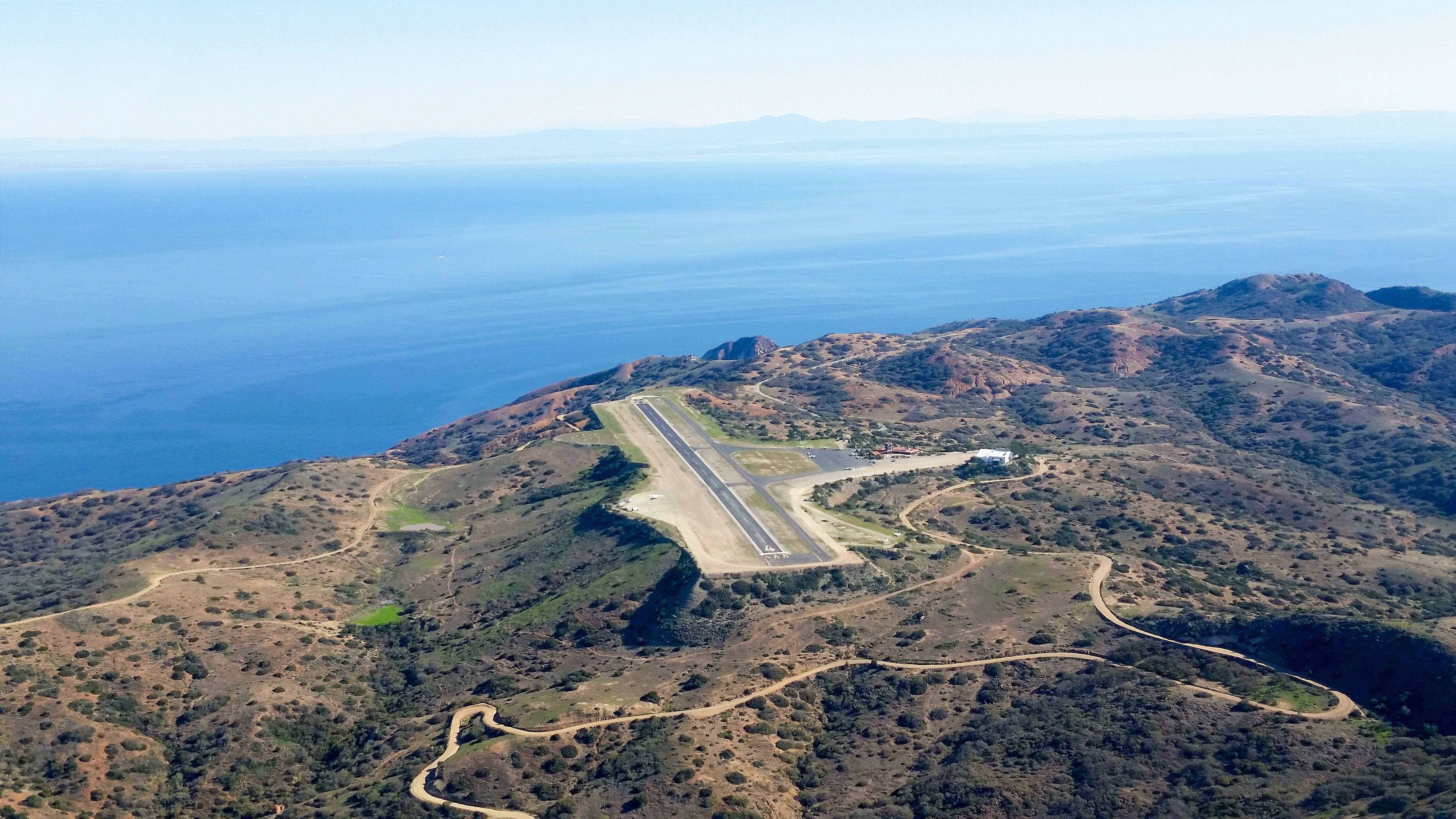 5312x2988 Catalina Island to get new runway thanks to Marine 'invasion'