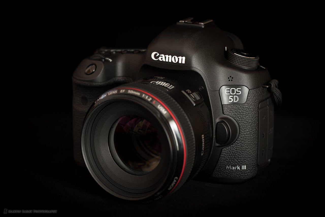 Mark iii. Canon EOS 5d Mark 4. Кэнон 5д Марк 3. Фотоаппарат Canon 5d Mark III. Фотоаппарат Кэнон 5д Марк 4.