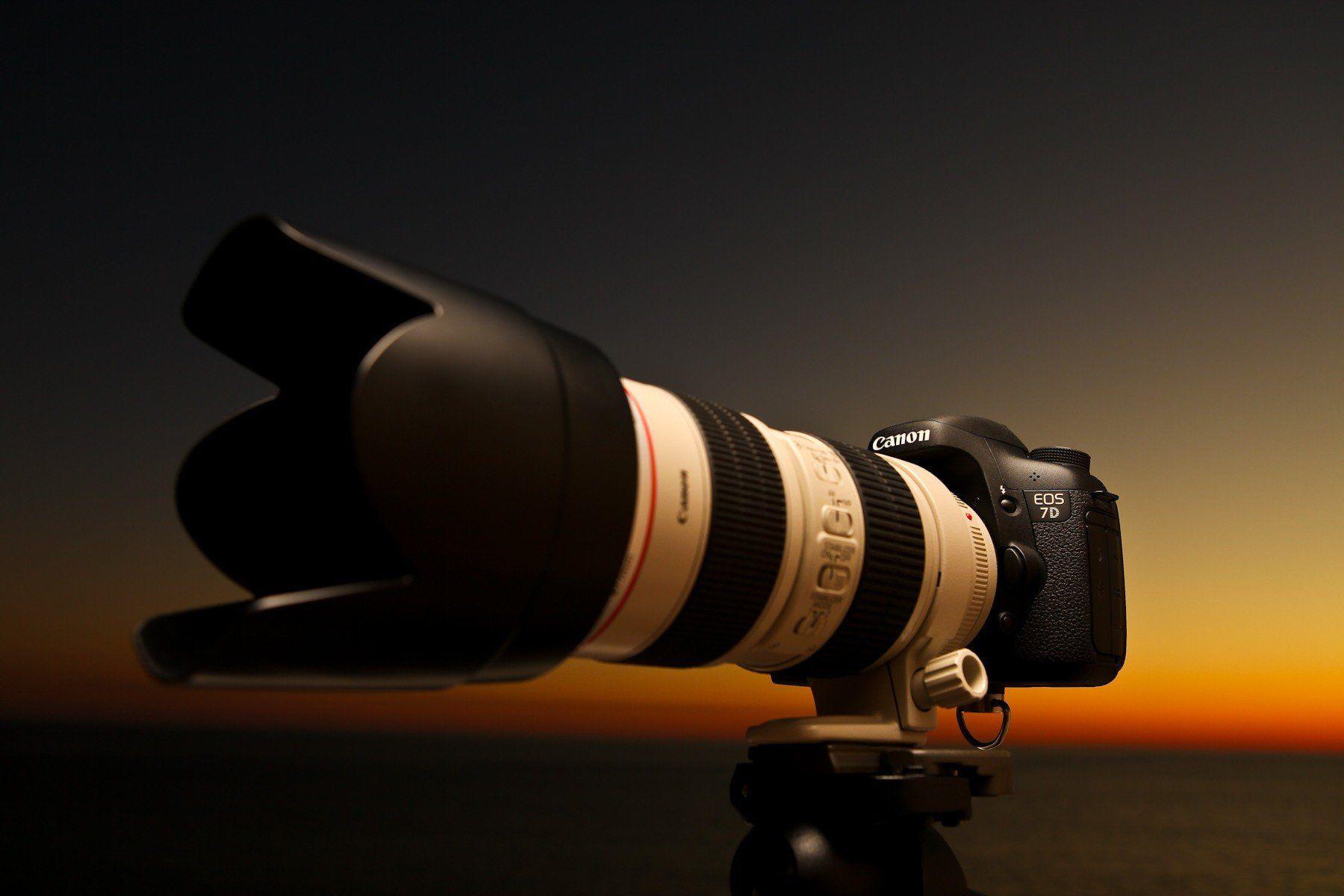 1800x1200 Canon EOS 5D Wallpaper