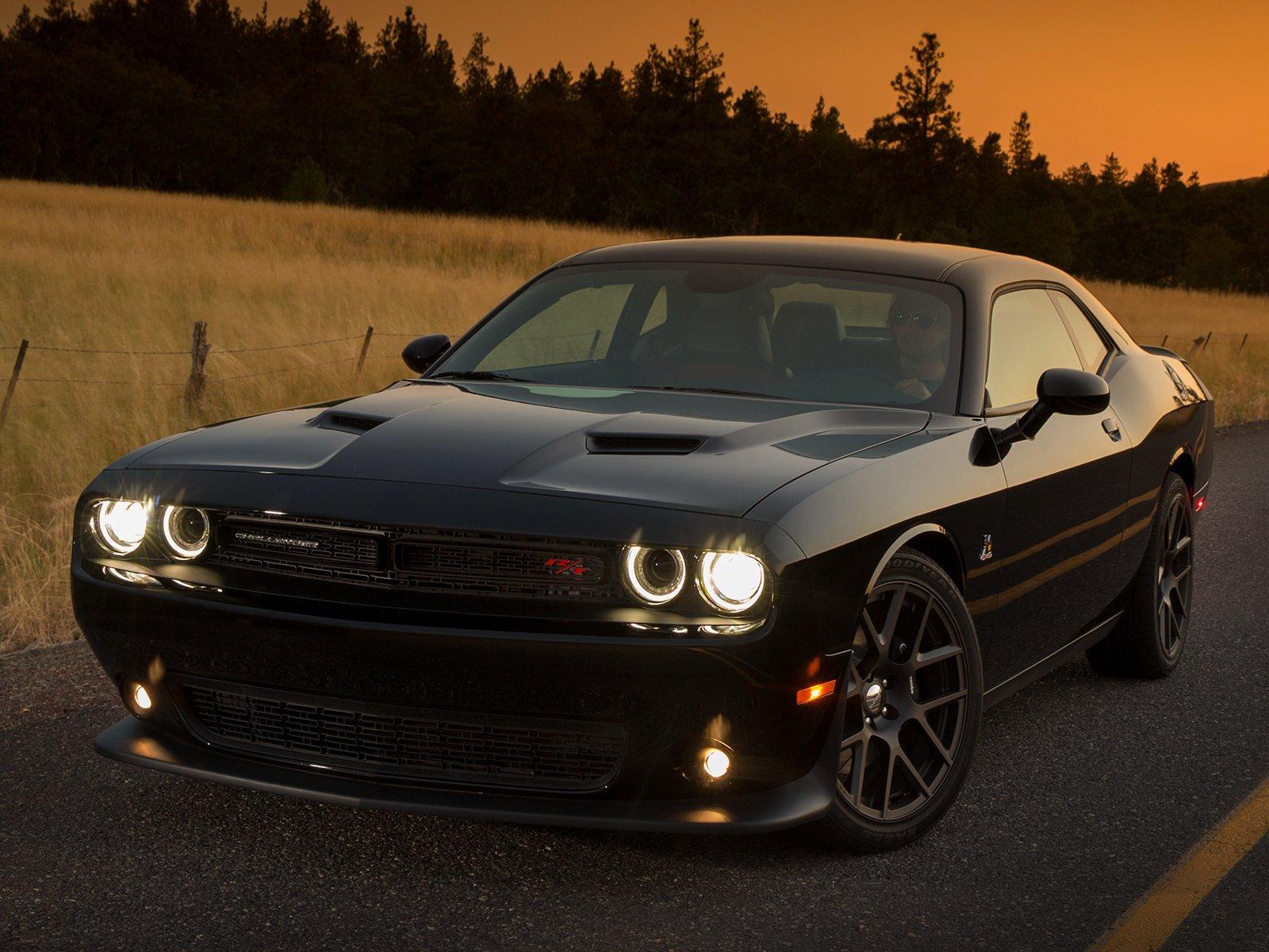 1600x1200 Black 2015 Dodge Challenger Wallpaper