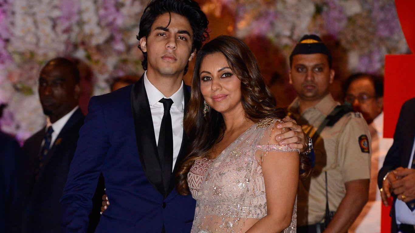 1366x768 Gauri Khan's Pre Draped Sari Is For Wedding Hoppers Who Love Comfort