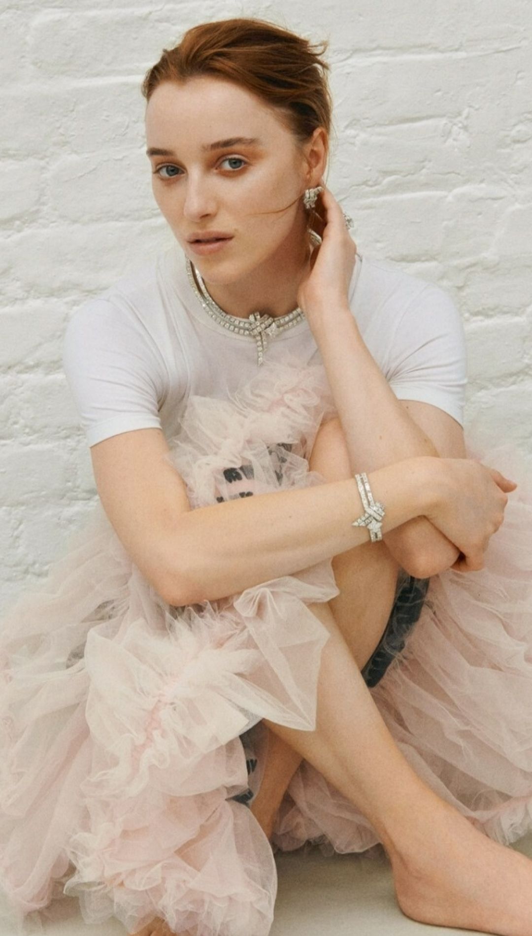 1080x1900 Phoebe Dynevor Wallpaper Phoebe Dynevor Wallpaper [ HQ ]