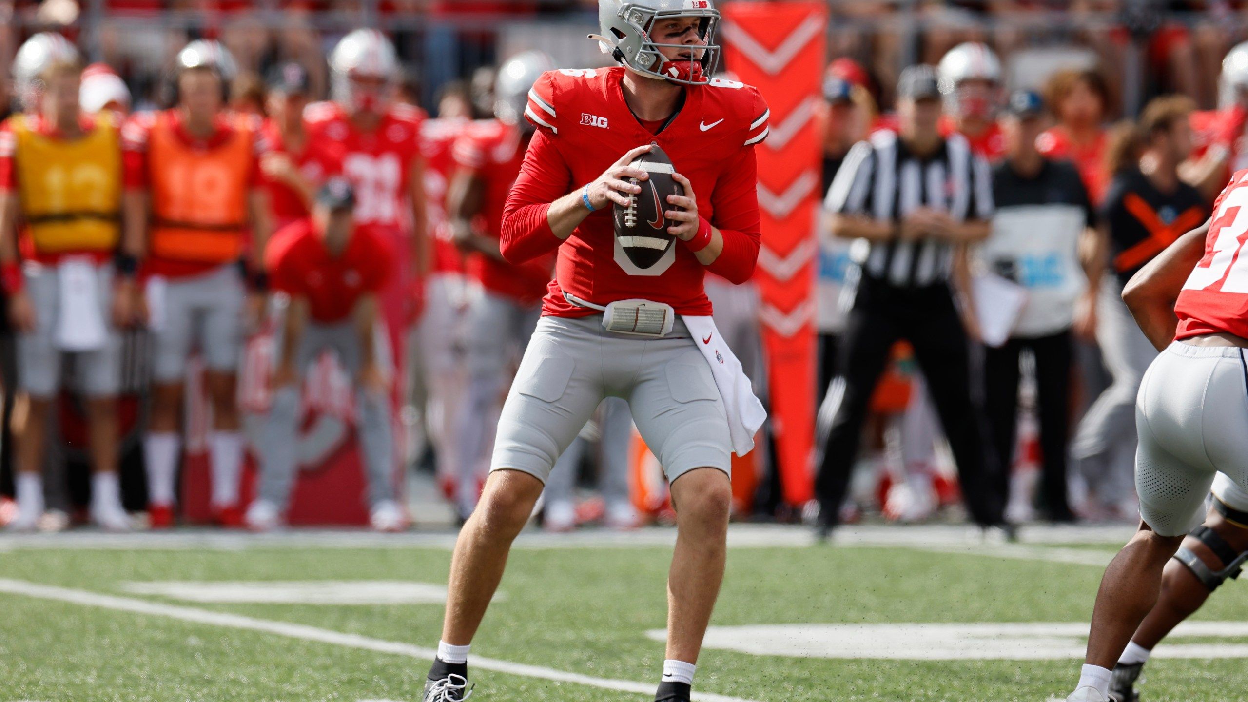 2560x1440 Ohio State Buckeye battle Notre Dame Fighting Irish Saturday night