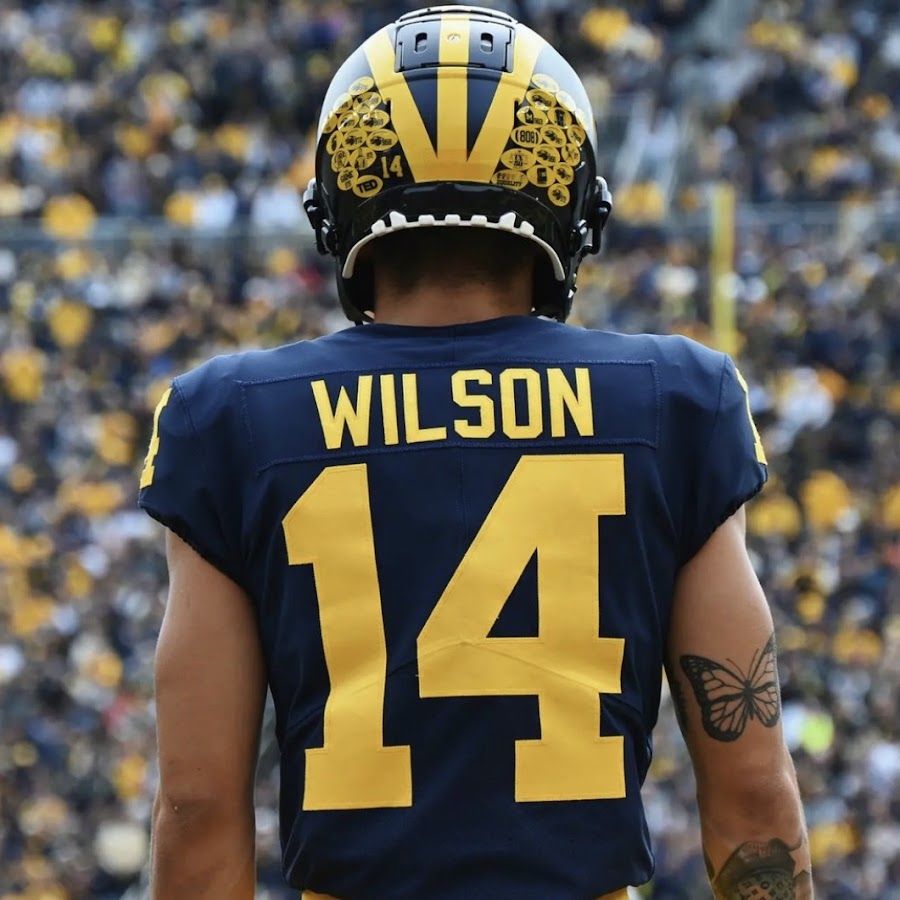 900x900 Roman Wilson