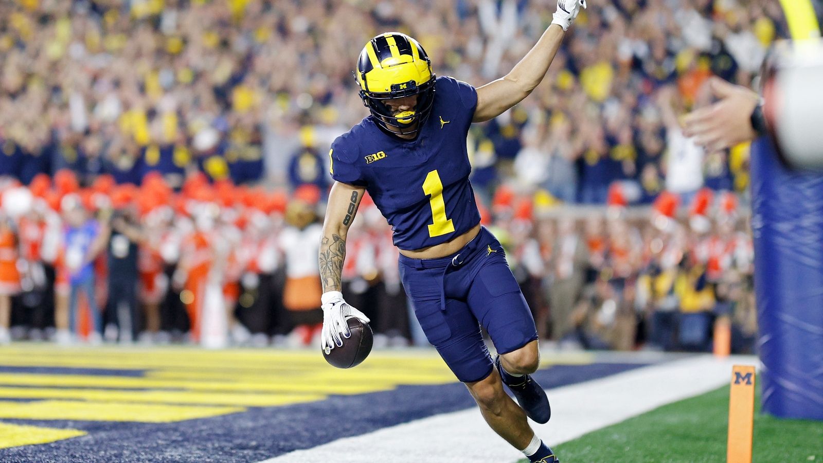 1600x900 Michigan WR Makes Insane Catch Against Defender's Back