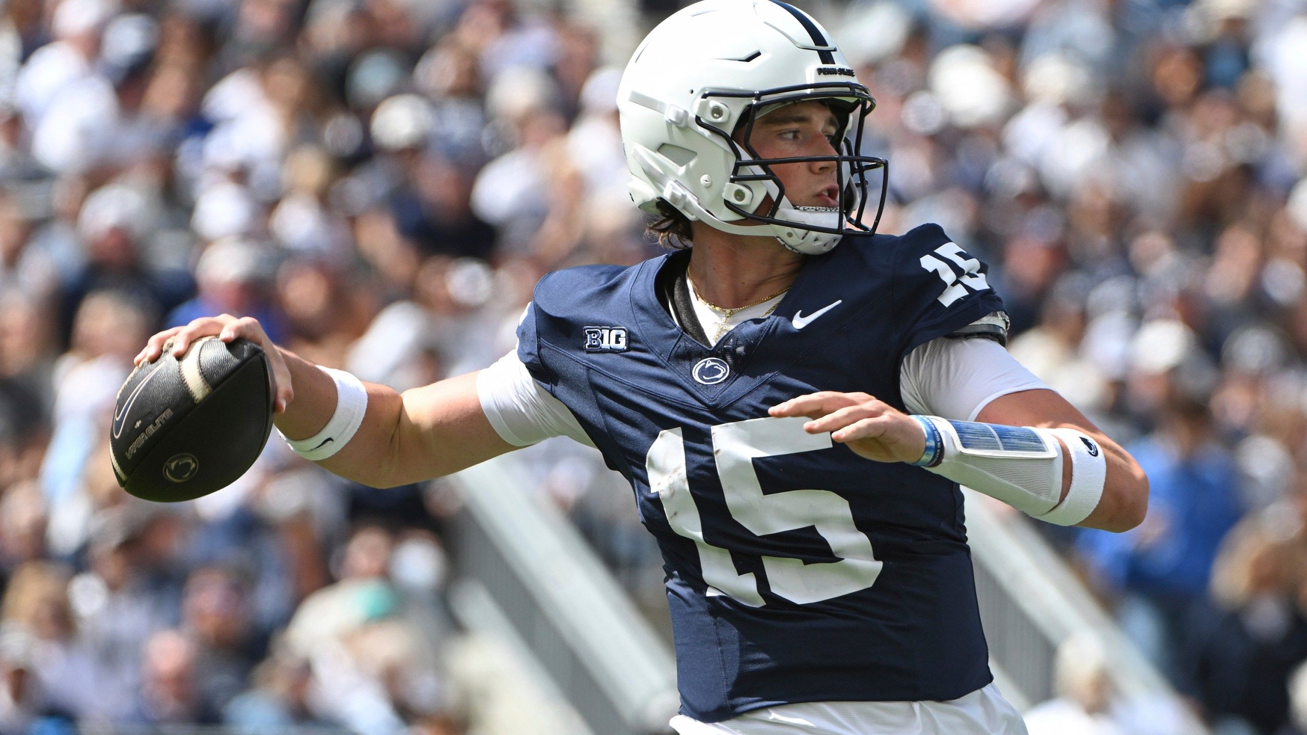 2560x1440 Drew Allar Throws For 2 TDs And Runs For Another As No. 8 Penn State Holds Off Bowling Green 34 27