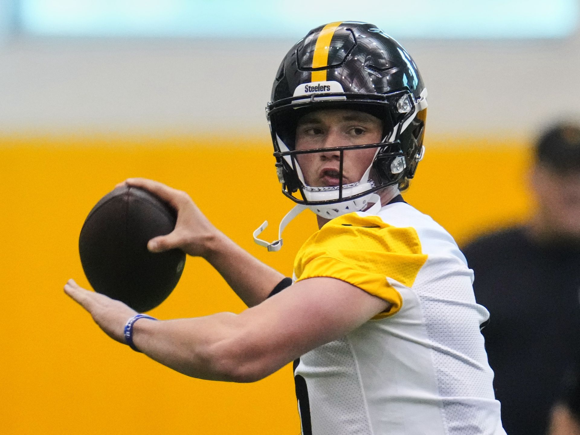 1920x1440 Pittsburgh Steelers 'uninstalling' New Rookie Quarterback And Re Teaching Him For NFL Just Weeks After 2026 NFL Draft