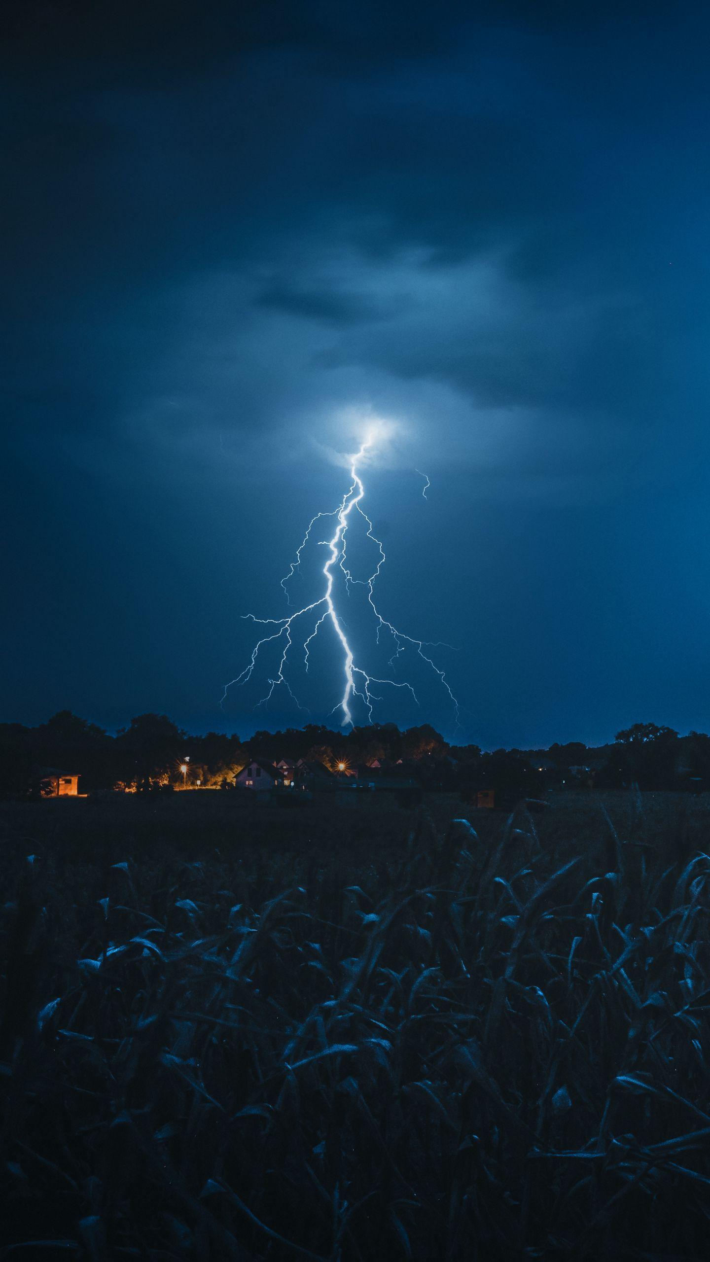 1440x2560 Download wallpaper 1440x2560 lightning, sky, cloudy, night, dark qhd samsung galaxy s s edge, note, lg g4 HD background