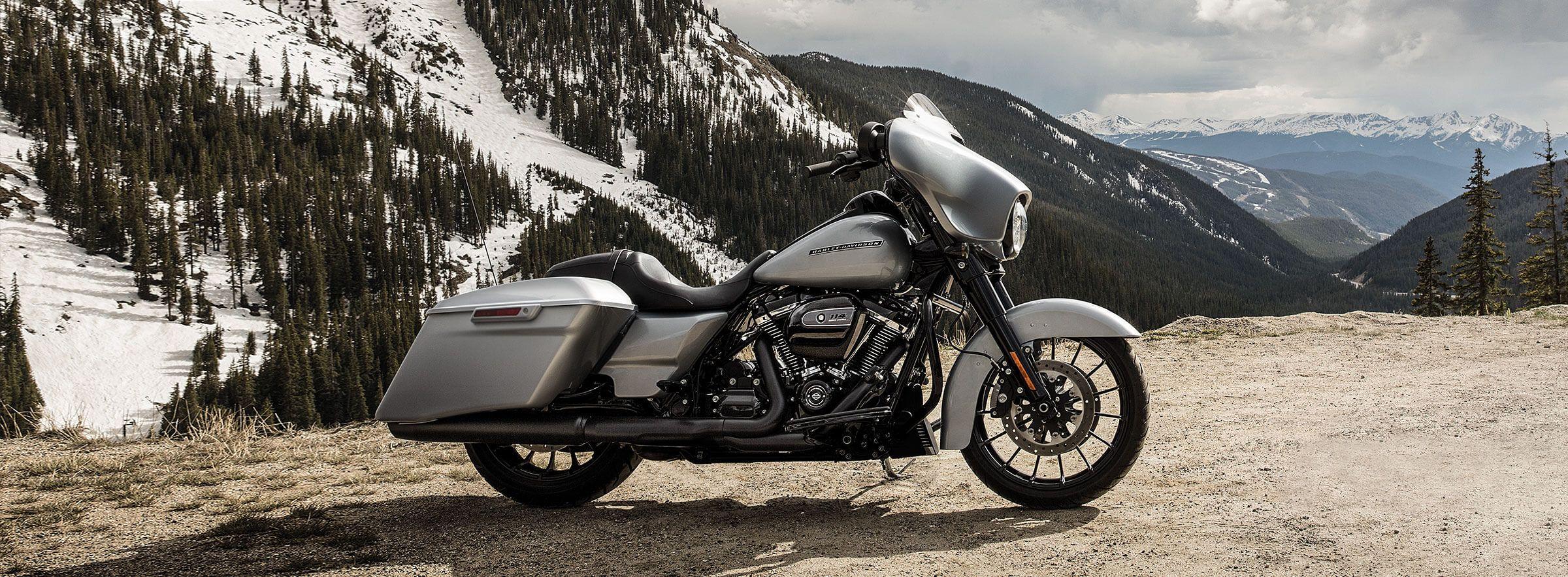 2400x883 Street Glide® Special. Motocicletas 2019. Coyote Harley Davidson®