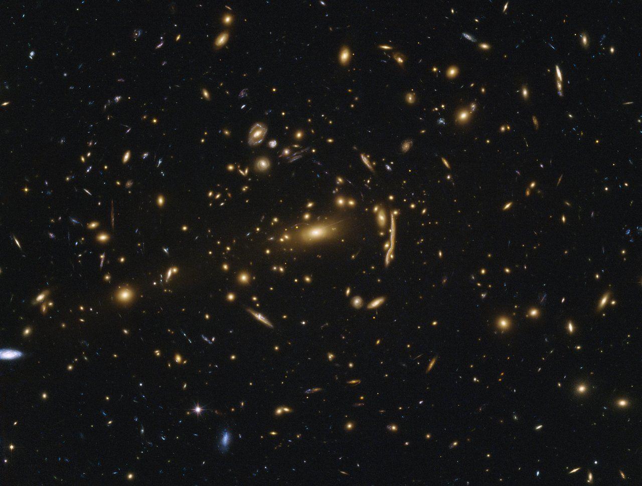 1280x969 Galaxy Cluster MACSJ1206