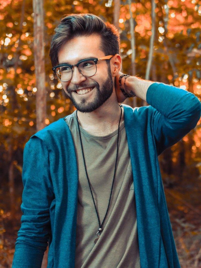 768x1024 Download 768x1024 Man, Smiling, Glasses, Necklace, Fashion, Style, Happy Wallpaper for Apple iPad Apple iPad Mini