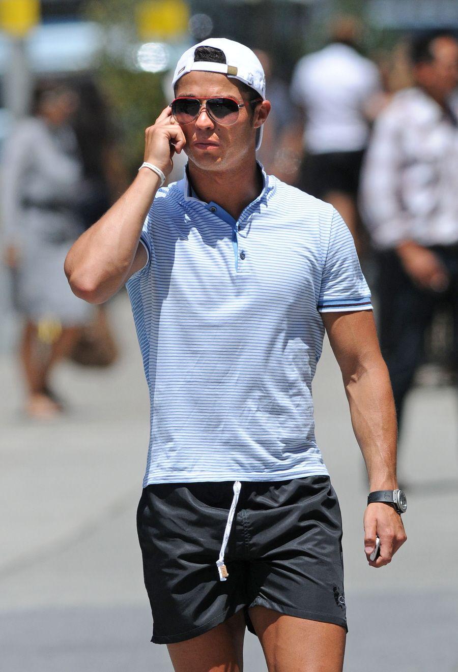 900x1322 top footballer wallpaper: Cristiano Ronaldo Fashion Style Wallpaper