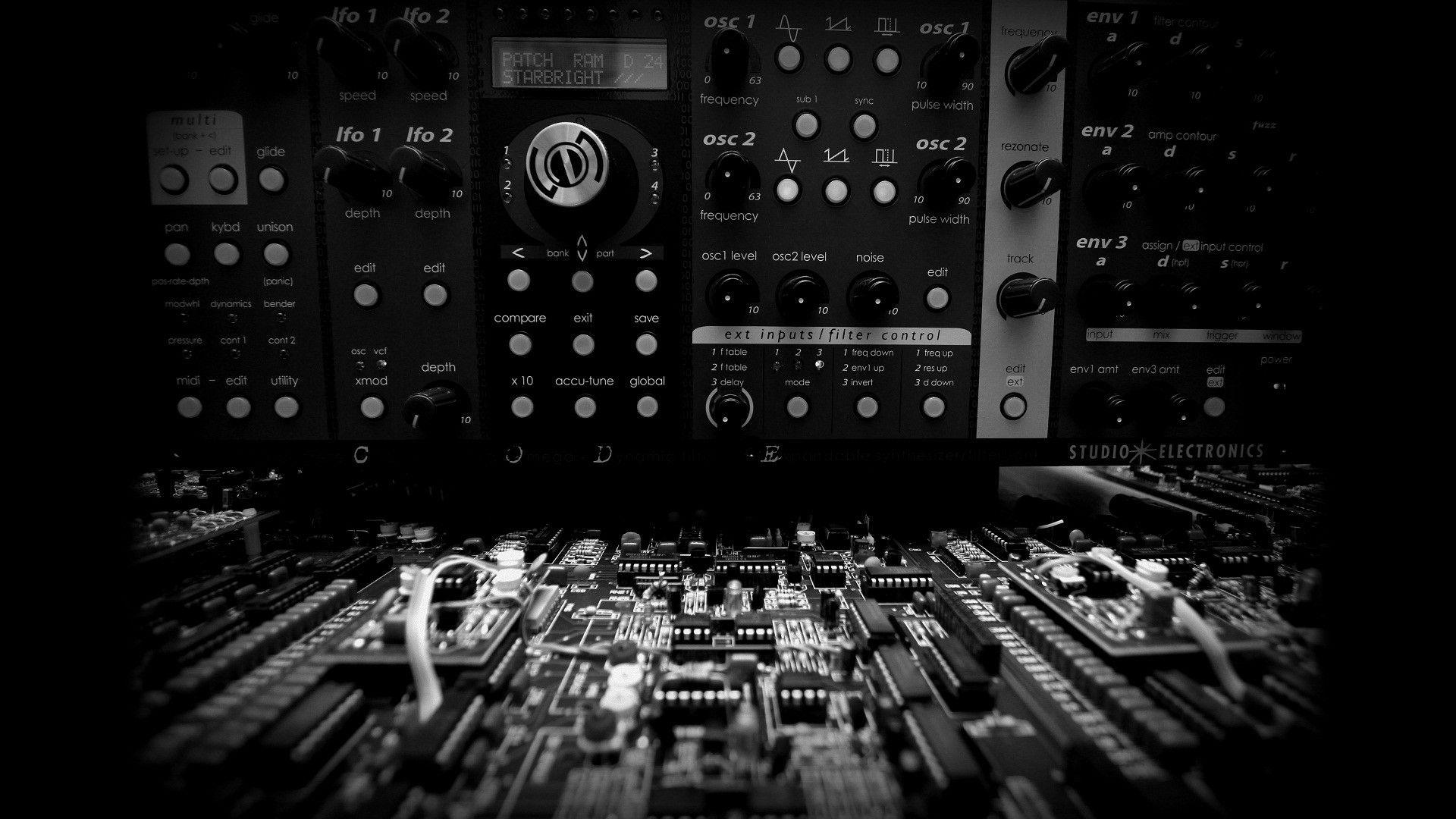 1920x1080 Moog Wallpaper